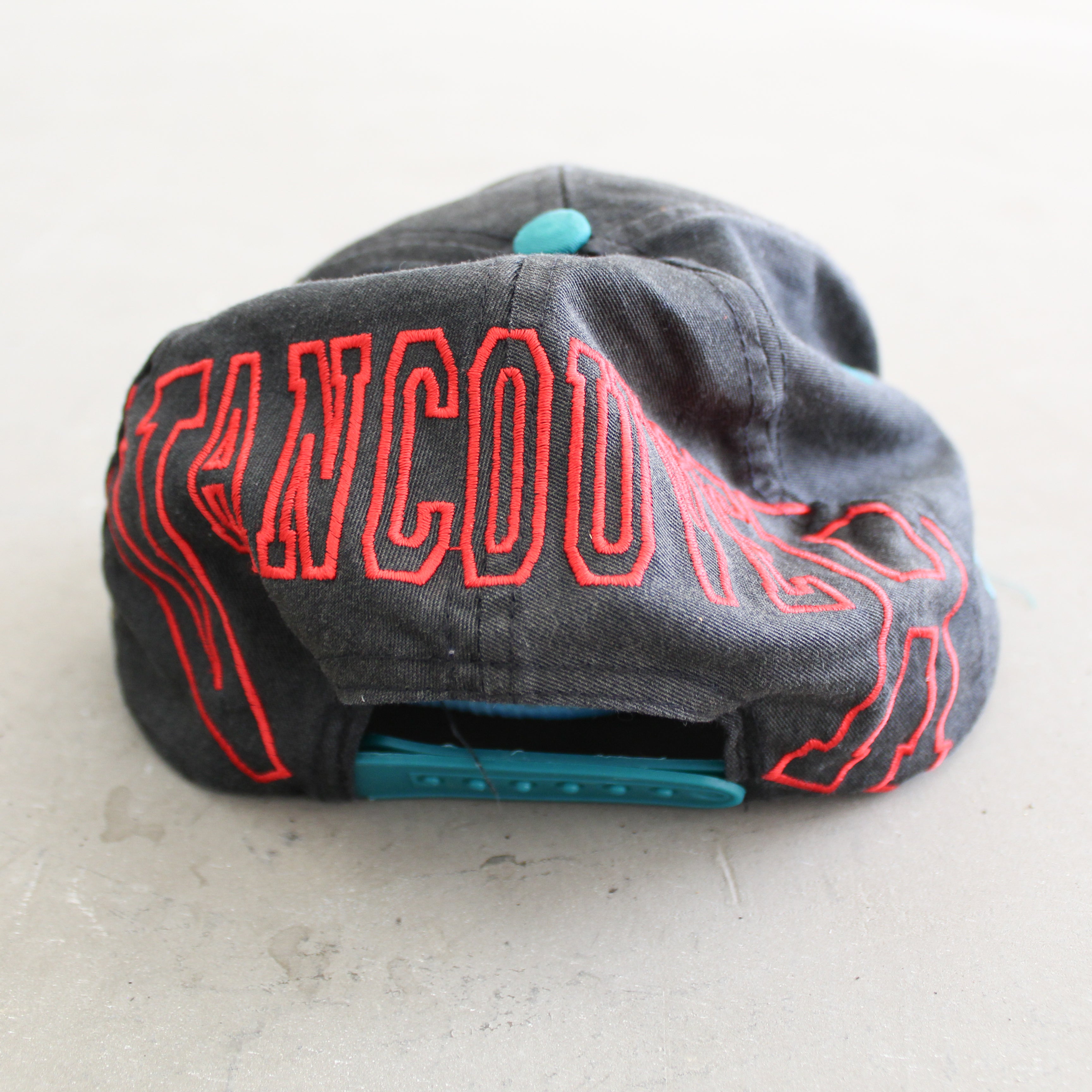 F- Vintage 1994 Vancouver Grizzlies NBA Logo Athletic Logo & Text Snapback Hat
