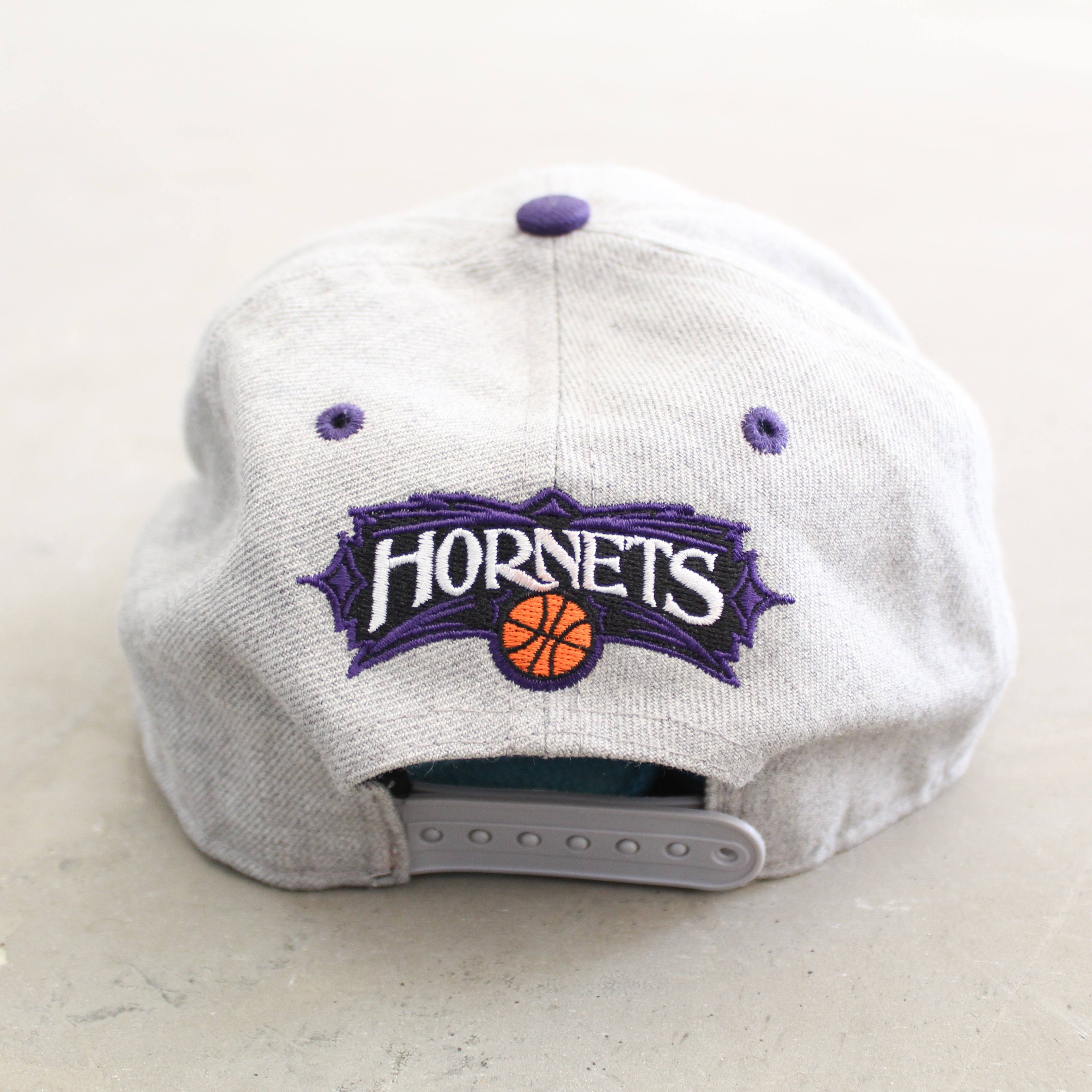 F- Vintage Charlotte Hornets NBA New Era Old Logo Snapback Hat