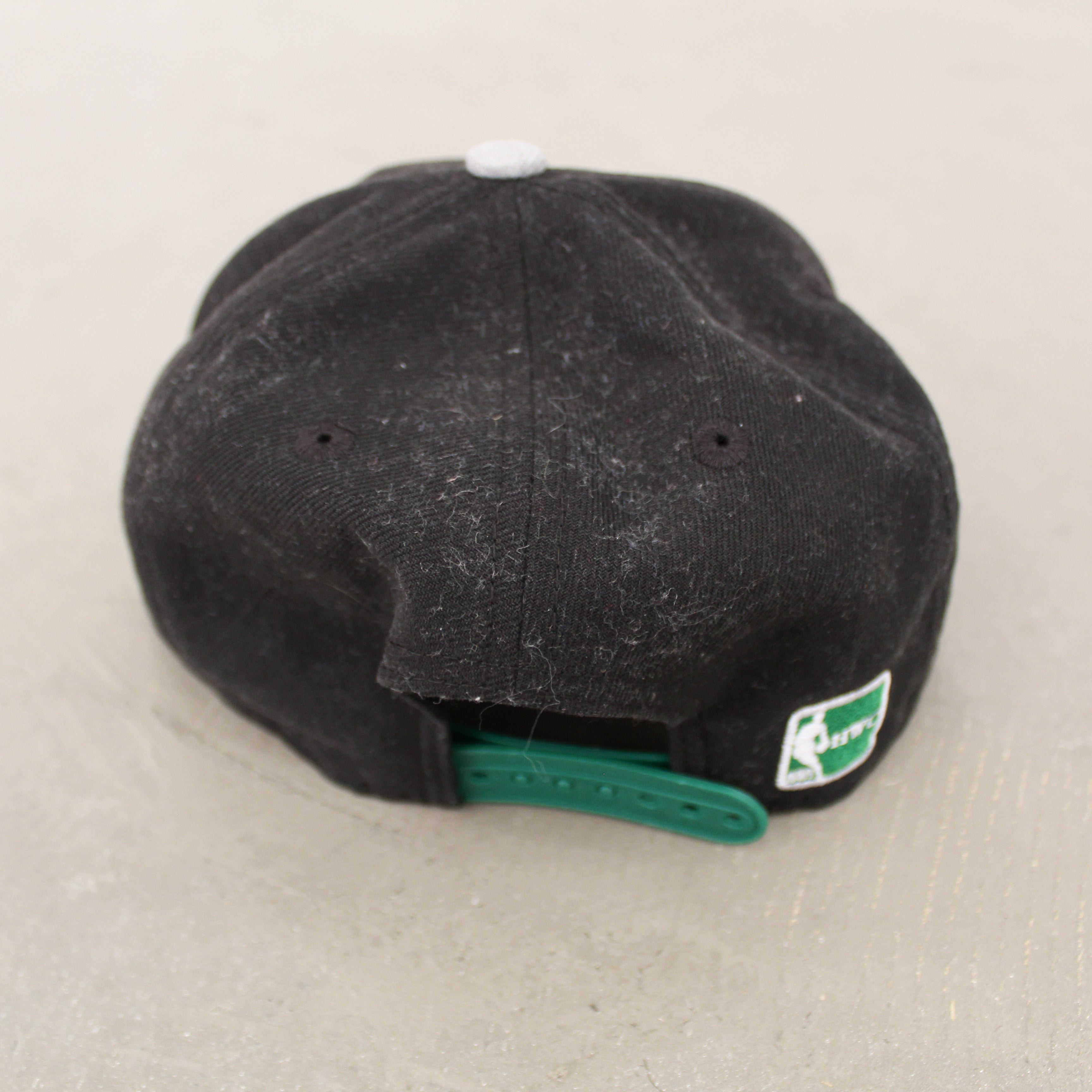 F- Vintage Boston Celtics NBA Mitchell & Ness Text Snapback Hat