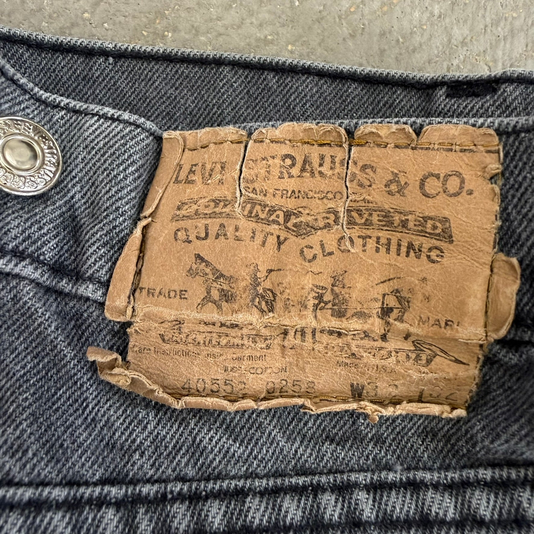 J- Vintage Levi’s Orange Tab Black/Grey Wash Jeans - 33x31 (fits 32x31)
