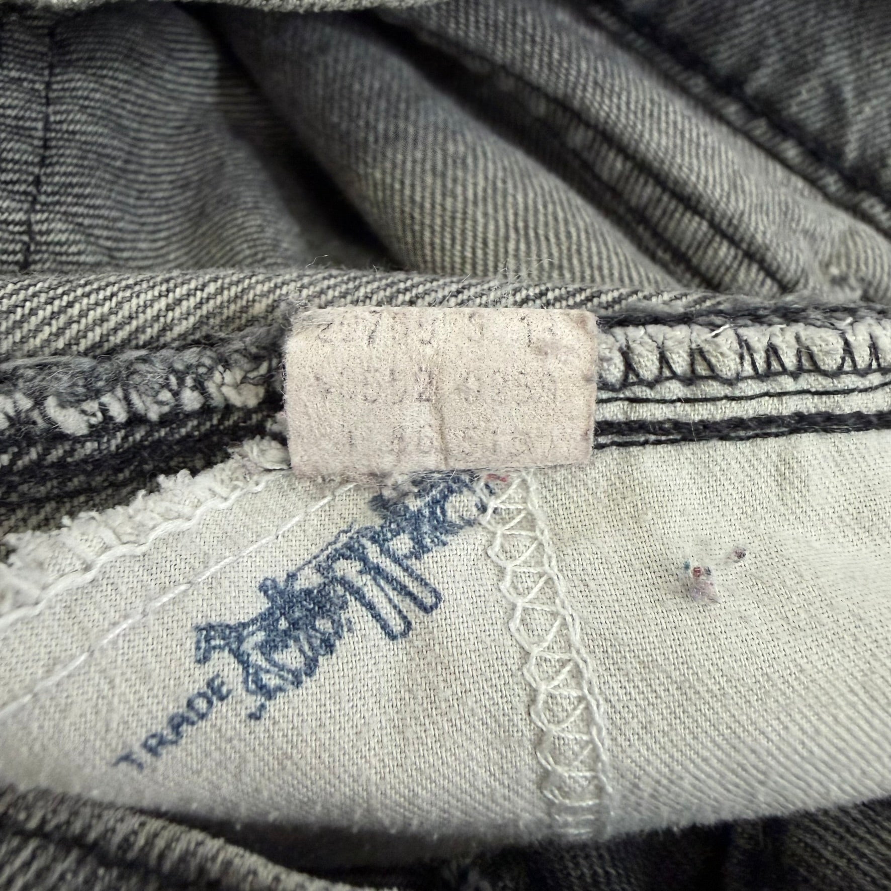 J- Vintage Levi’s Orange Tab Black/Grey Wash Jeans - 33x31 (fits 32x31)