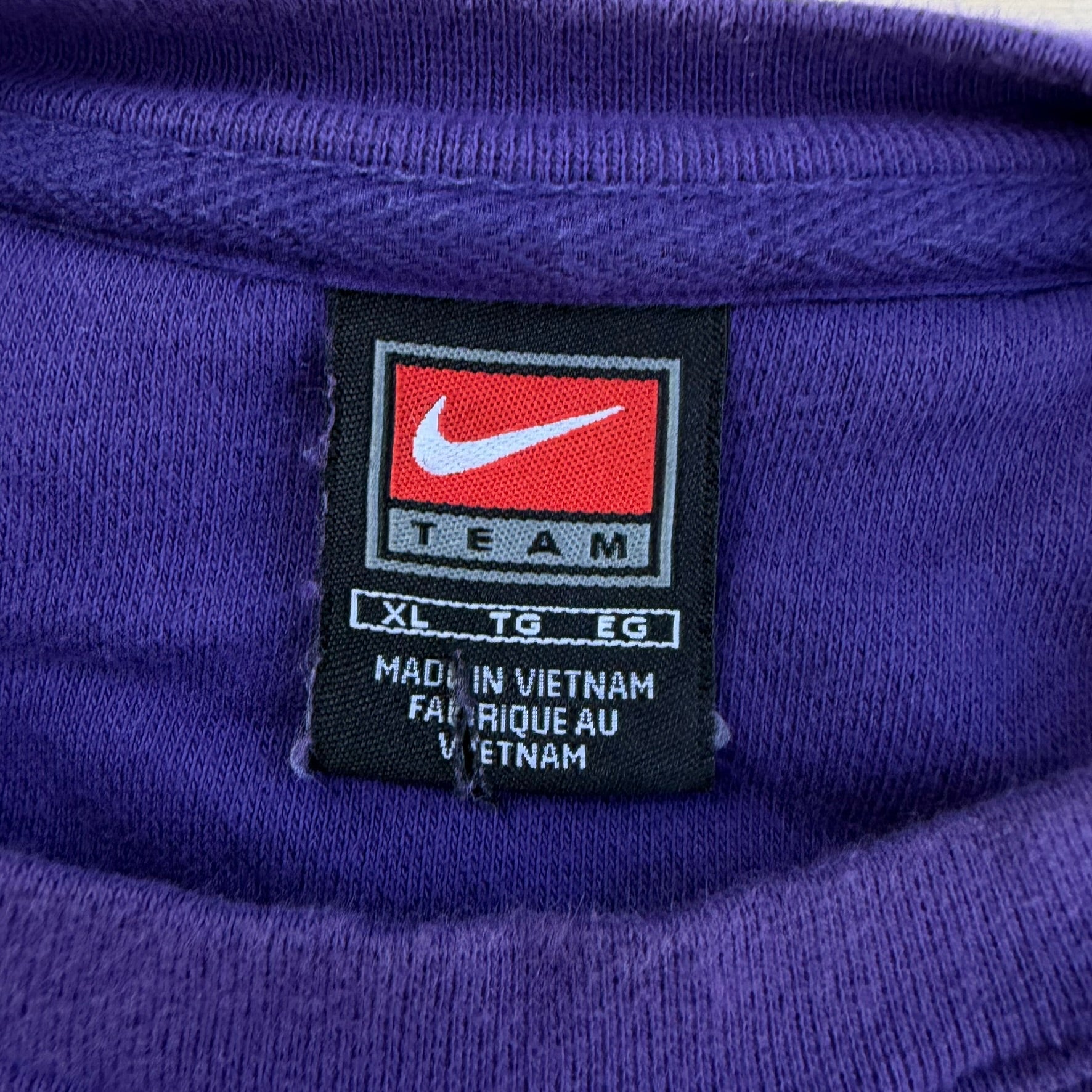 J- Vintage Nike Team Washington Huskies Embroidered Text & Swoosh Crewneck- XL