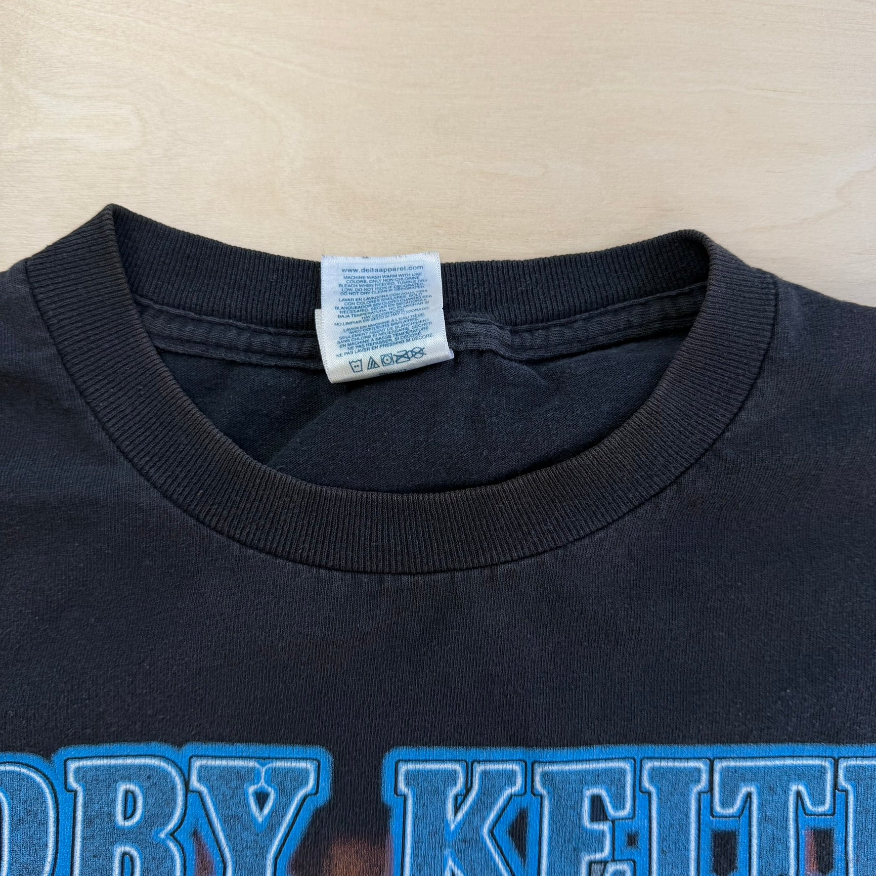 J- Vintage '05 Toby Keith I Love This Bar Tour Picture Screenplay Tee - M