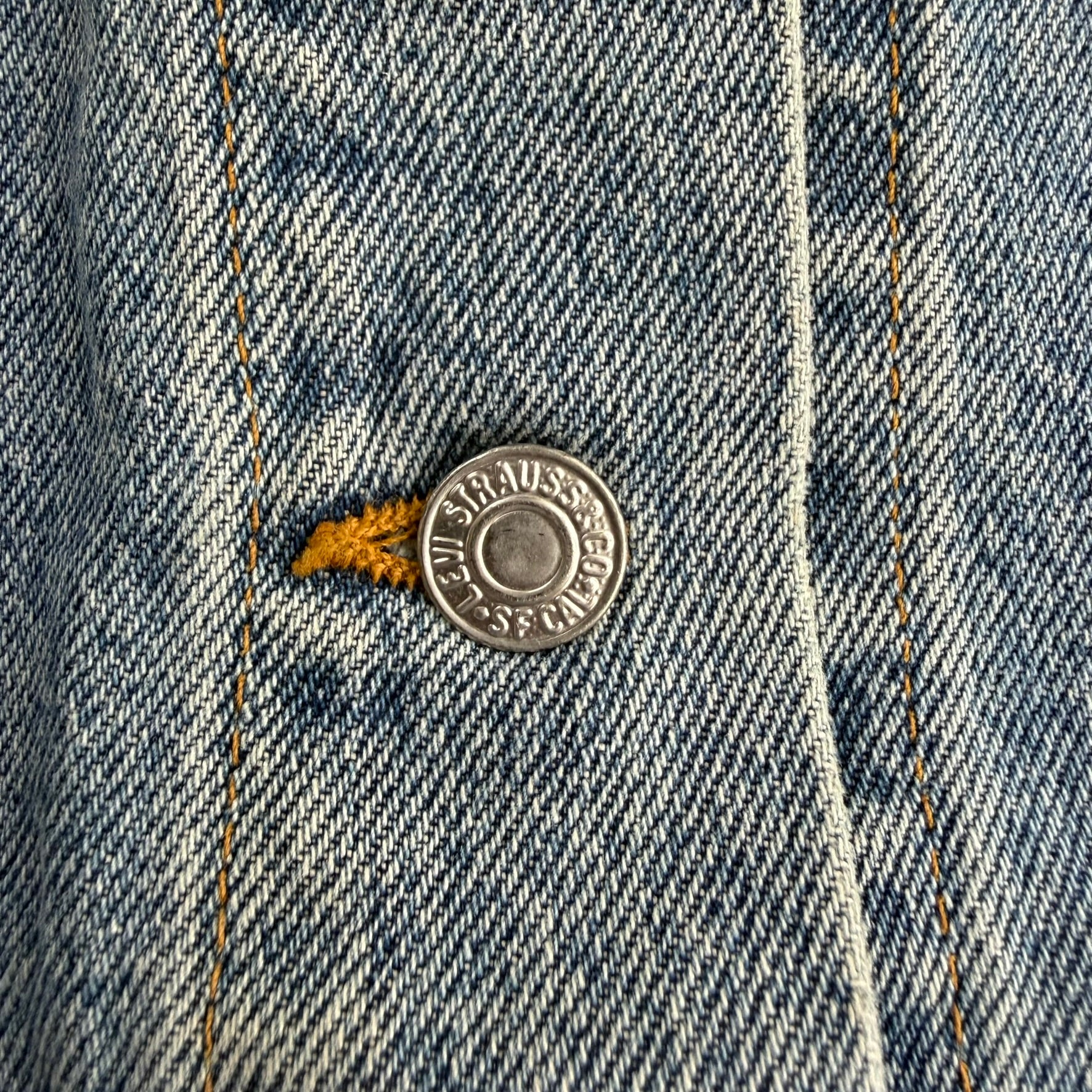 J- Vintage '95 Levi's 77597 Made In USA Trucker Denim Jacket - L