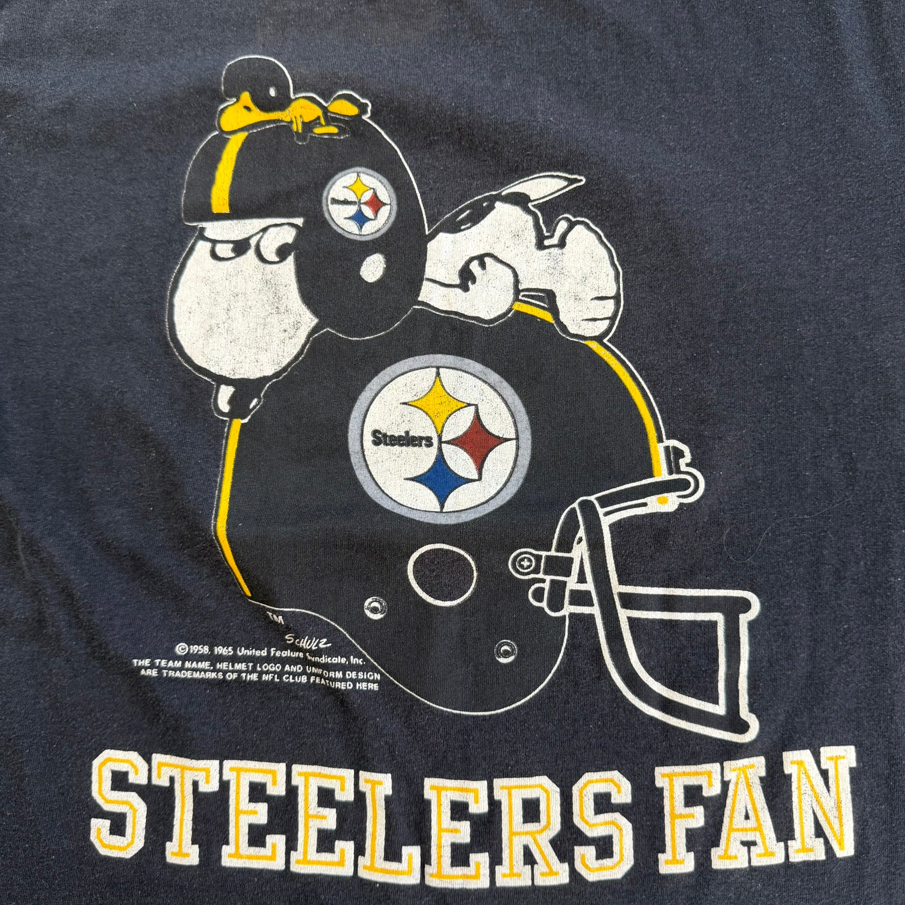 J- Vintage Pittsburgh Steelers NFL Snoopy Graphic Single Stitch Tee - M/L