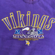 J- Vintage '96 Minnesota Vikings NFL Text & Graphic Crewneck - L