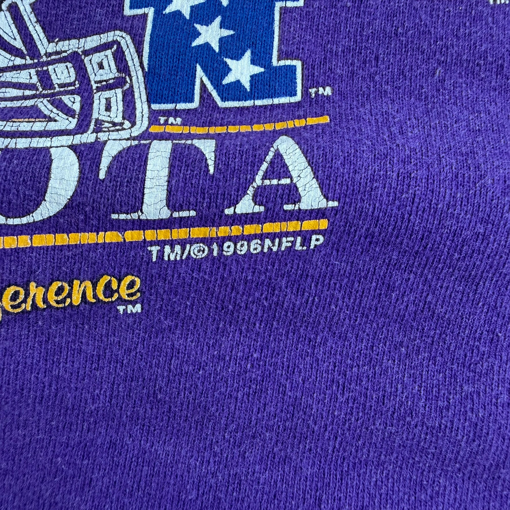 J- Vintage '96 Minnesota Vikings NFL Text & Graphic Crewneck - L