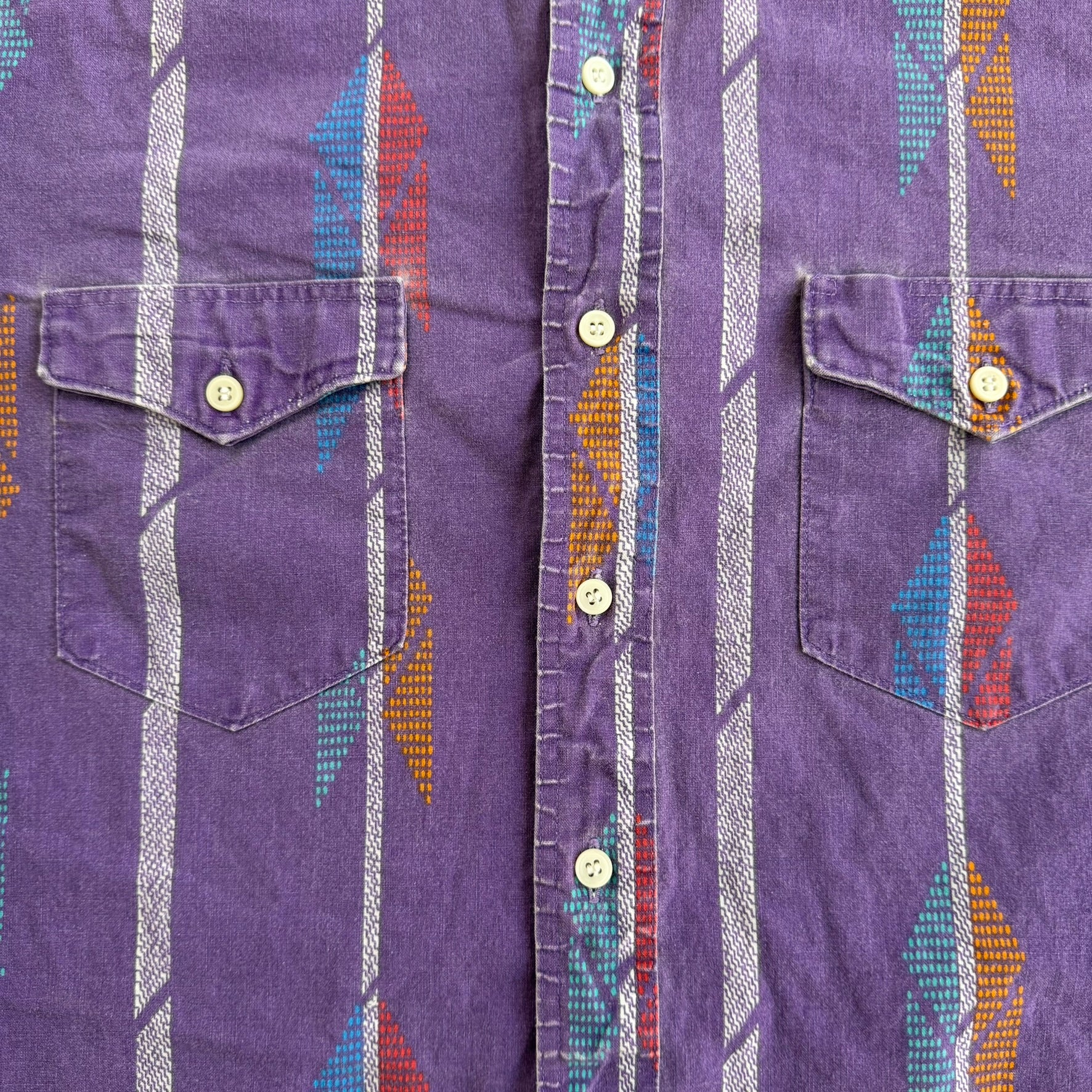 J- Vintage Wrangler Western Pattern Button Down Shirt - 15 1/2 33 (fits M)