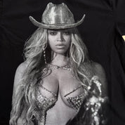 J- '23 Beyonce Renaissance World Tour Picture Tee - 2XL