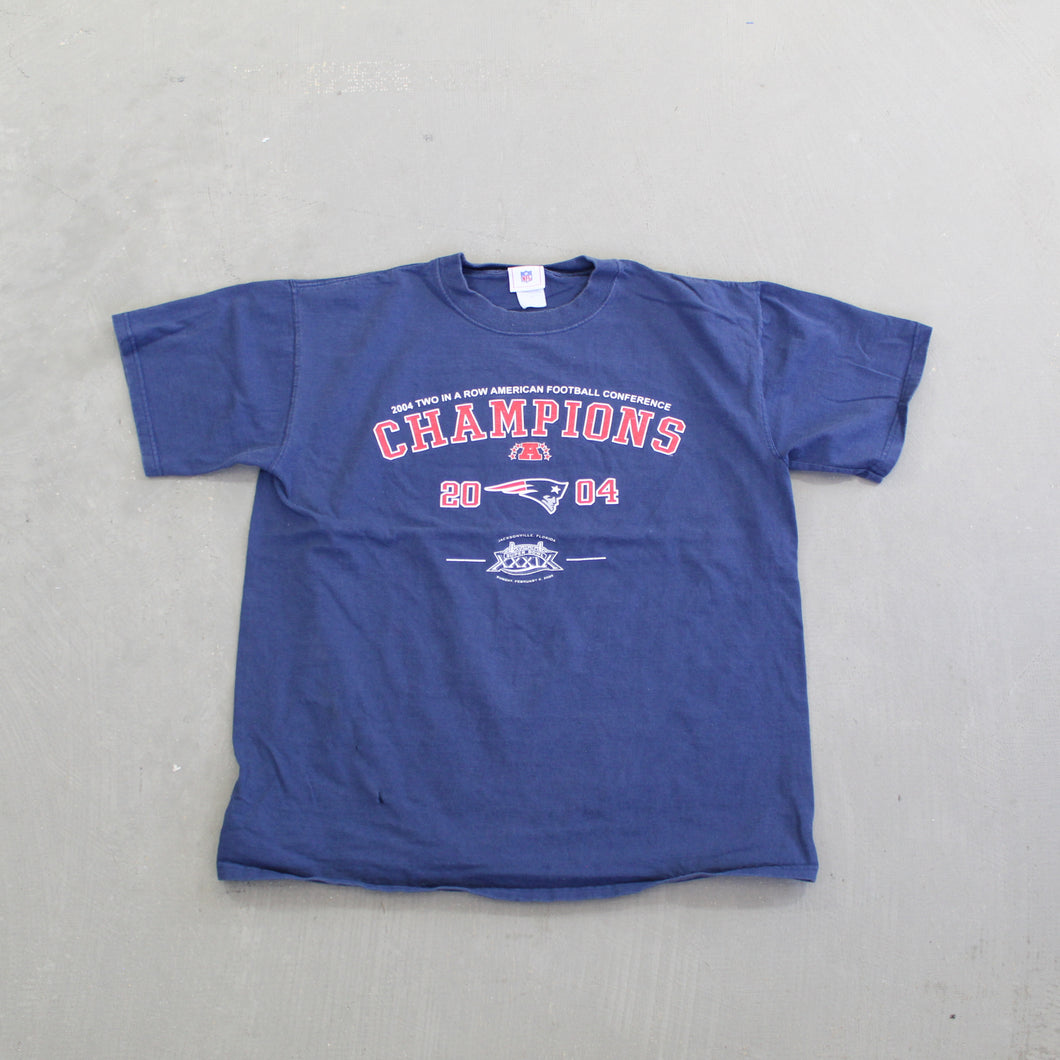 F- Vintage 2004 Patriots NFL AFC Champs 2 Years In A Row Tee