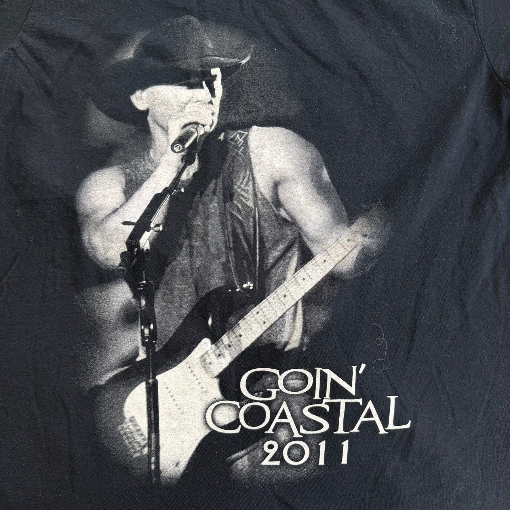 J- Vintage '11 Kenny Chesney Live At Lambeau Goin' Costal Tour Graphic Tee - L