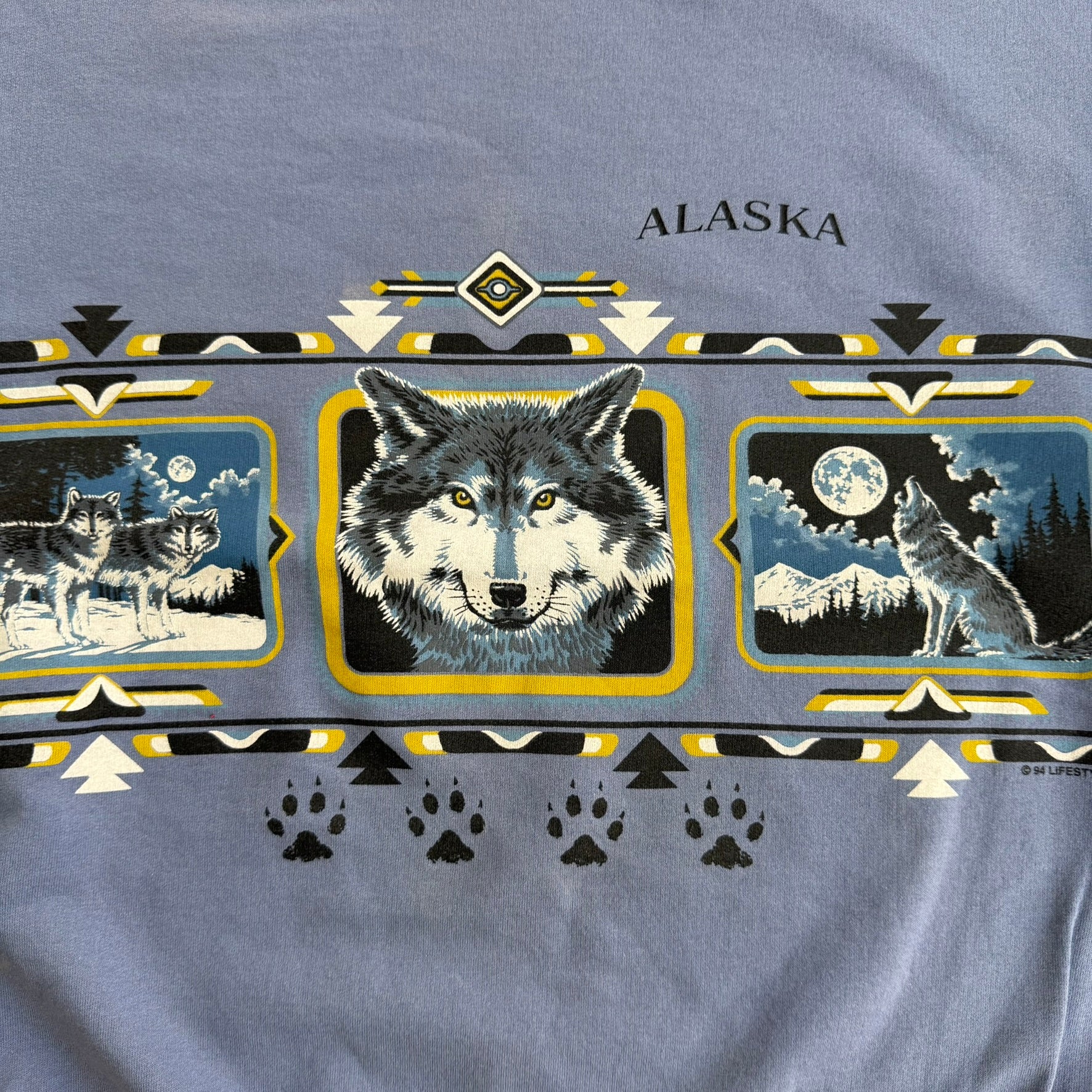 J- Vintage '94 Alaska Wolves Graphic Made In USA Crewneck - L/XL