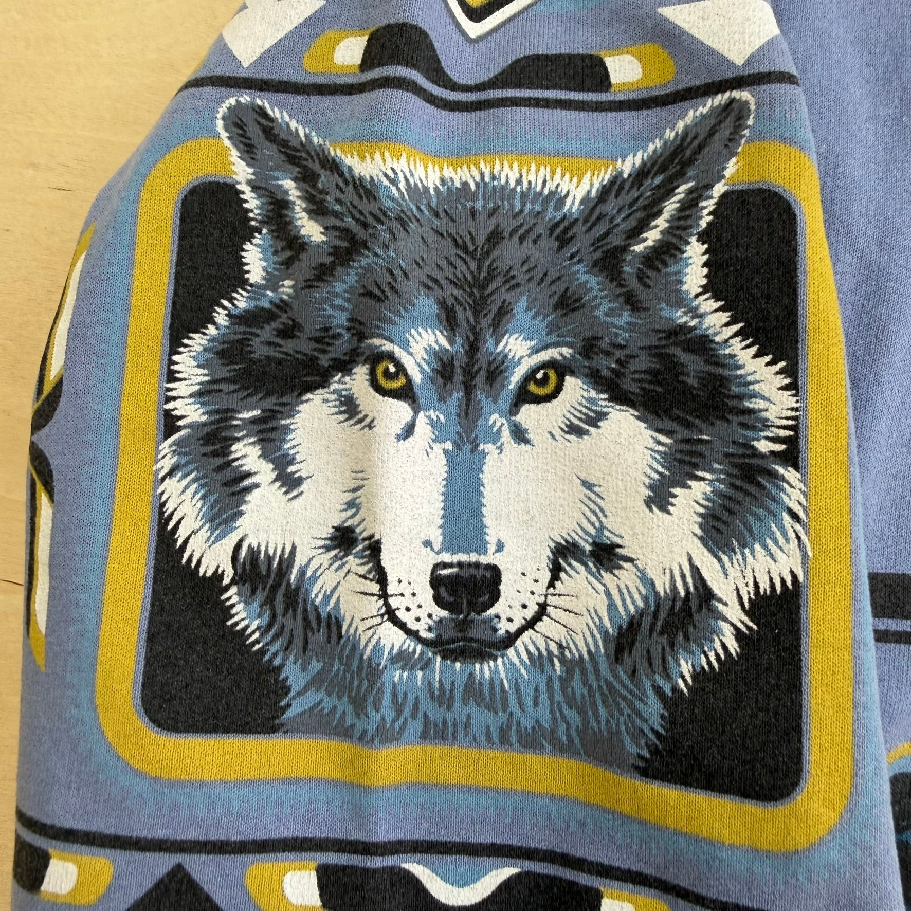 J- Vintage '94 Alaska Wolves Graphic Made In USA Crewneck - L/XL