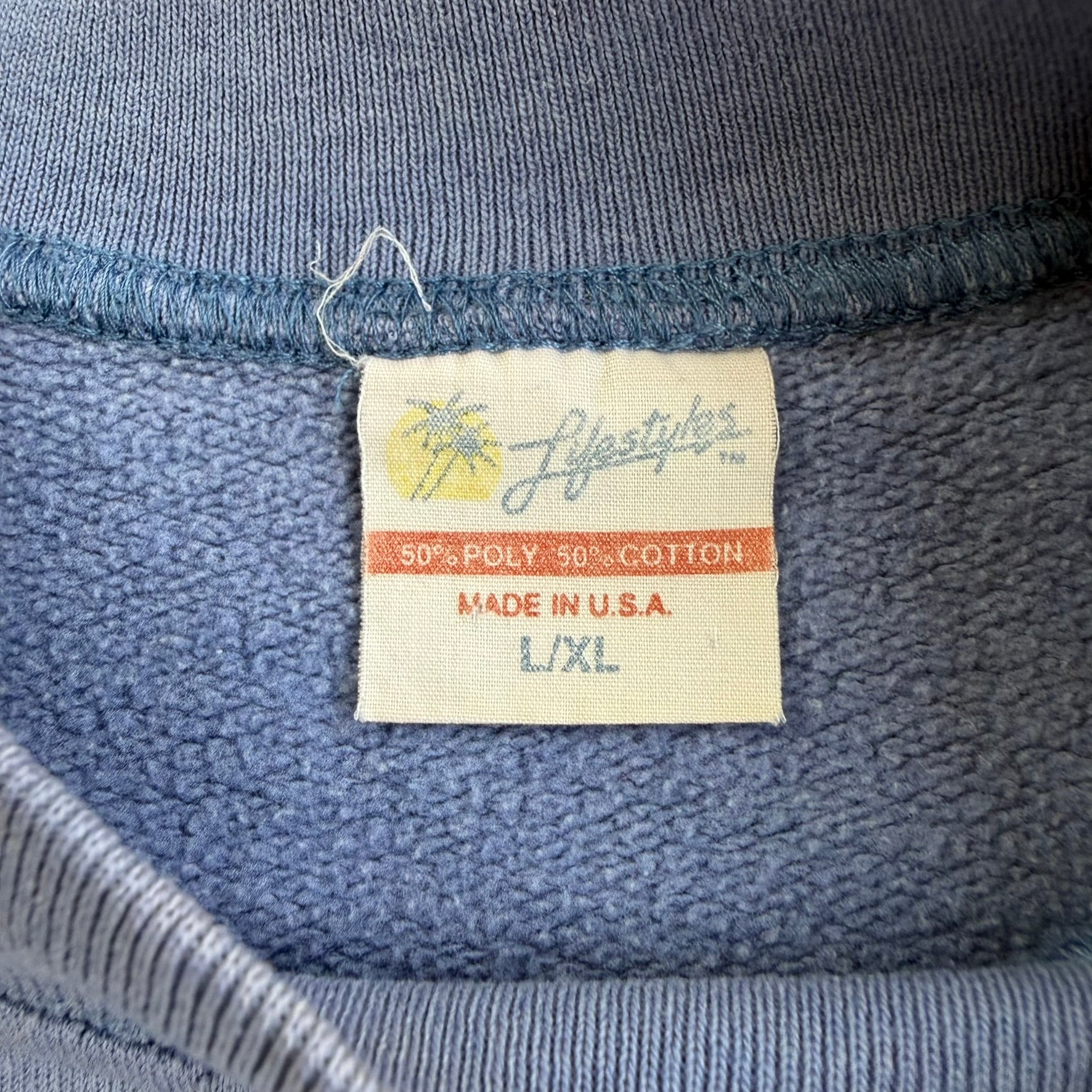 J- Vintage '94 Alaska Wolves Graphic Made In USA Crewneck - L/XL