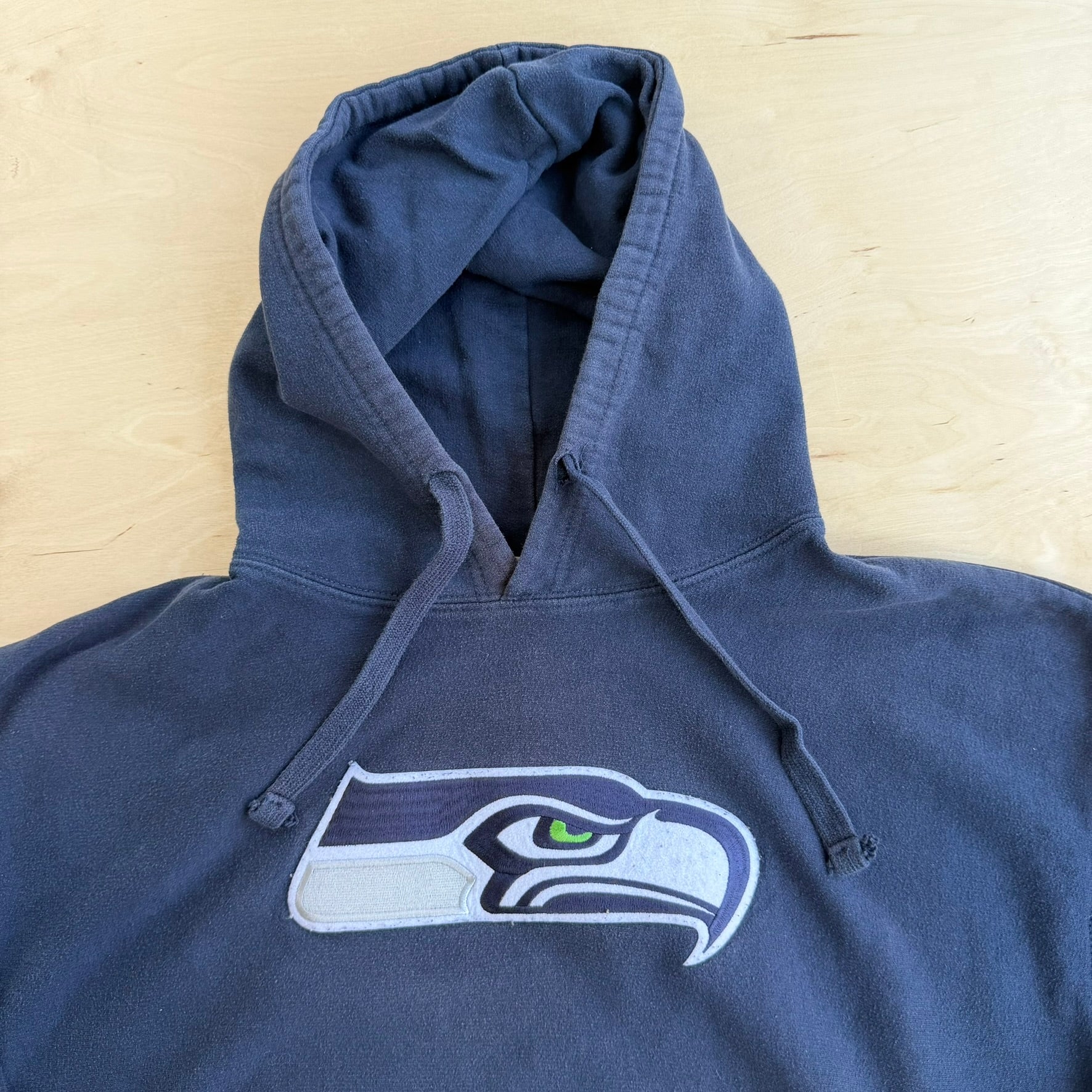 J- Vintage Seattle Seahawks NFL Embroidered Logo Hoodie - L