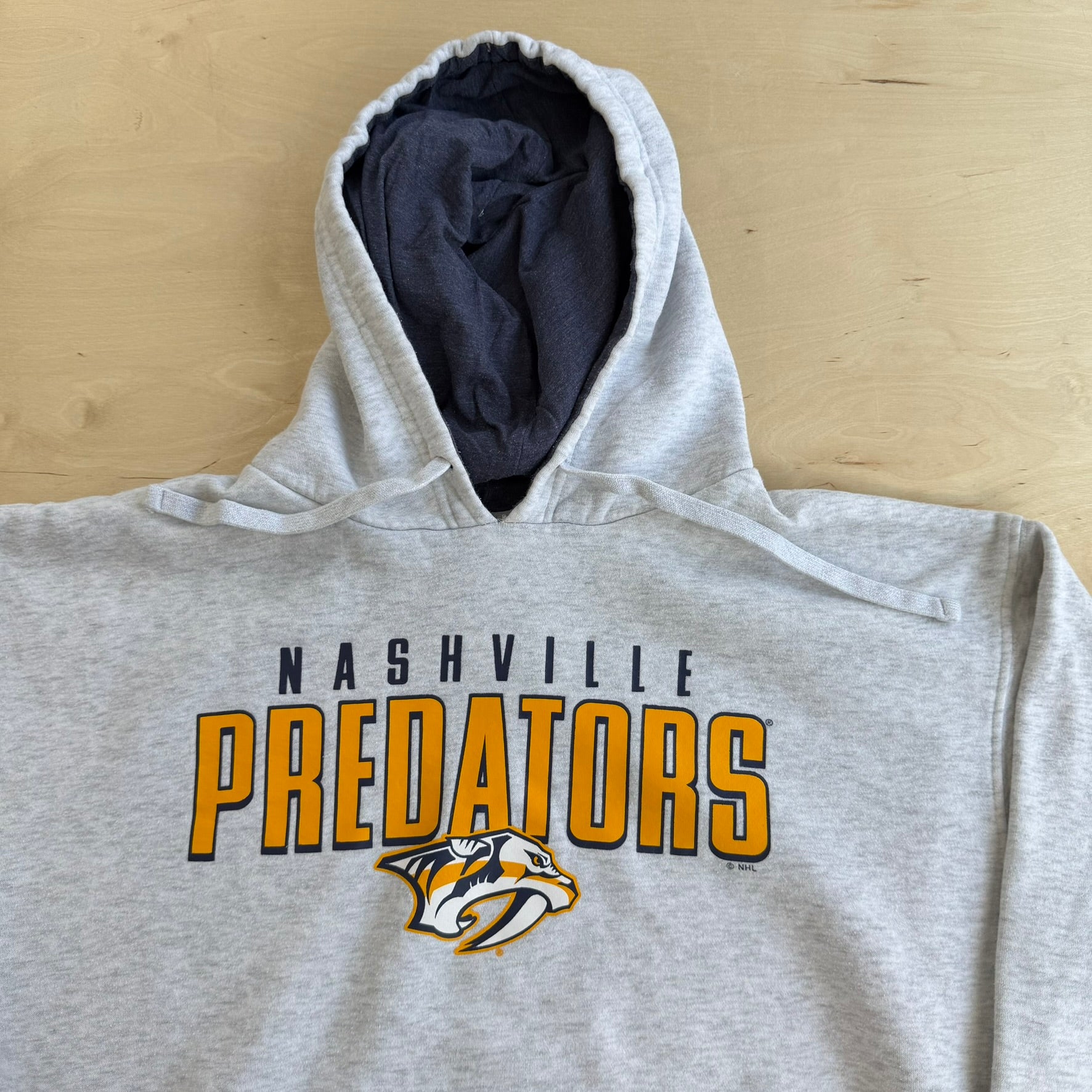 J- Vintage Nashville Predators NHL Graphic & Text Hoodie - L