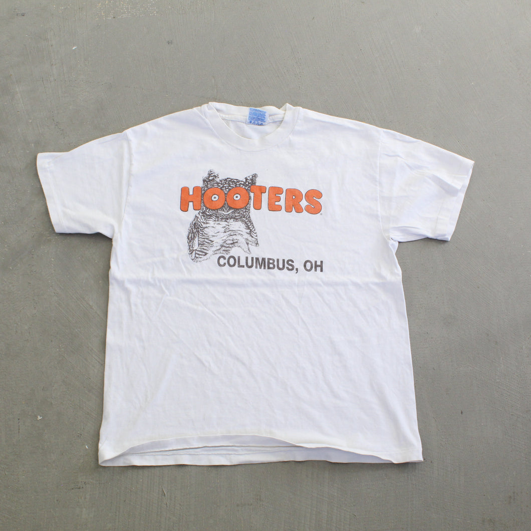 F- Vintage 90s Hooters Columbus Ohio Single Stitch Tee