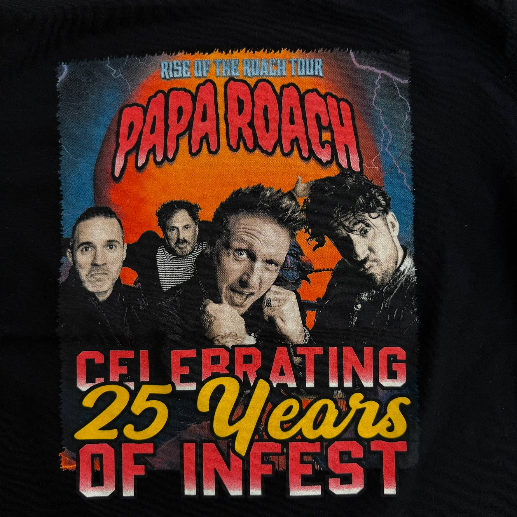 J- '25 Papa Roach Rise Of The Roach Tour Graphic Picture Tee - L