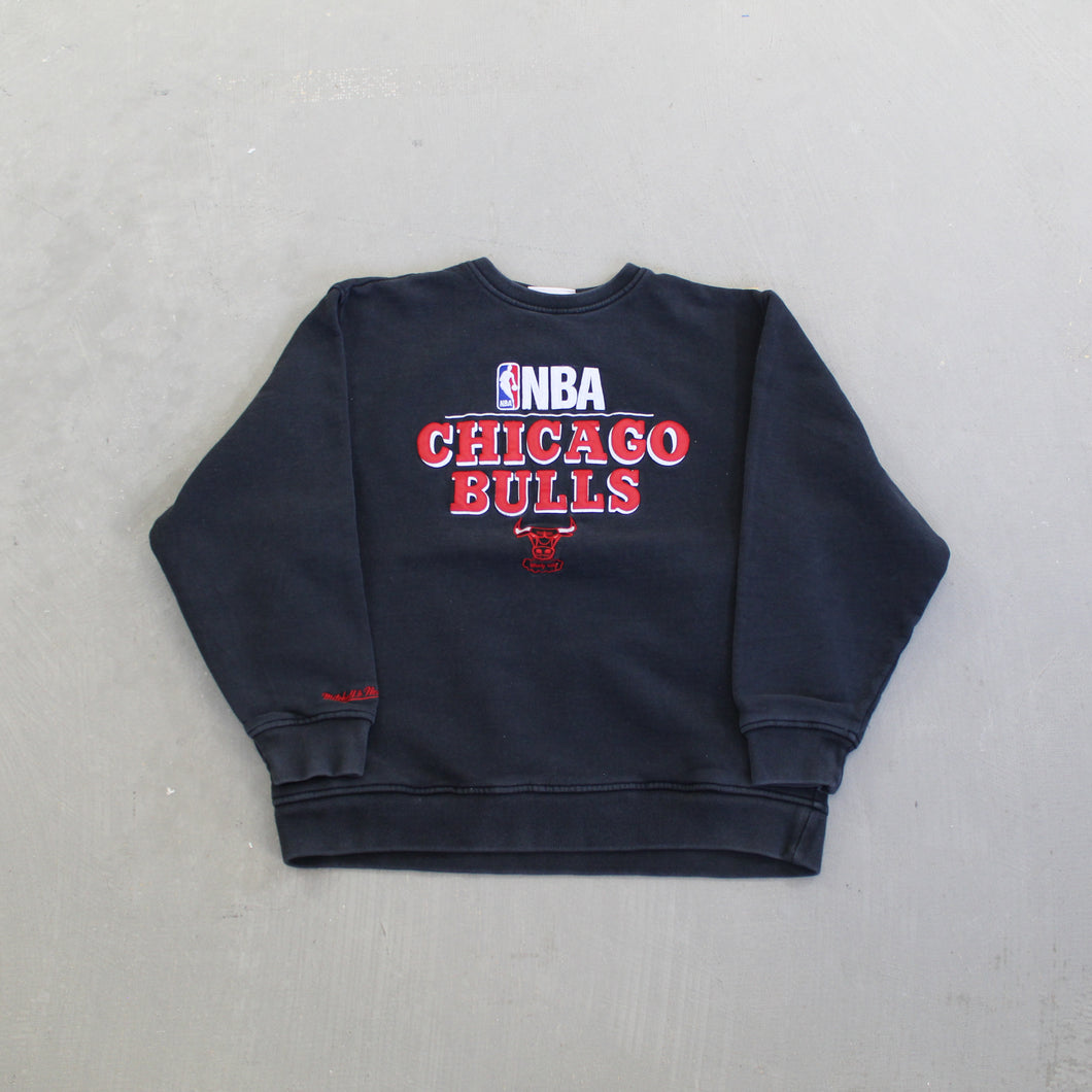 F- Vintage Chicago Bulls NBA Mitchell & Ness Embroidered Text & Logo Crewneck