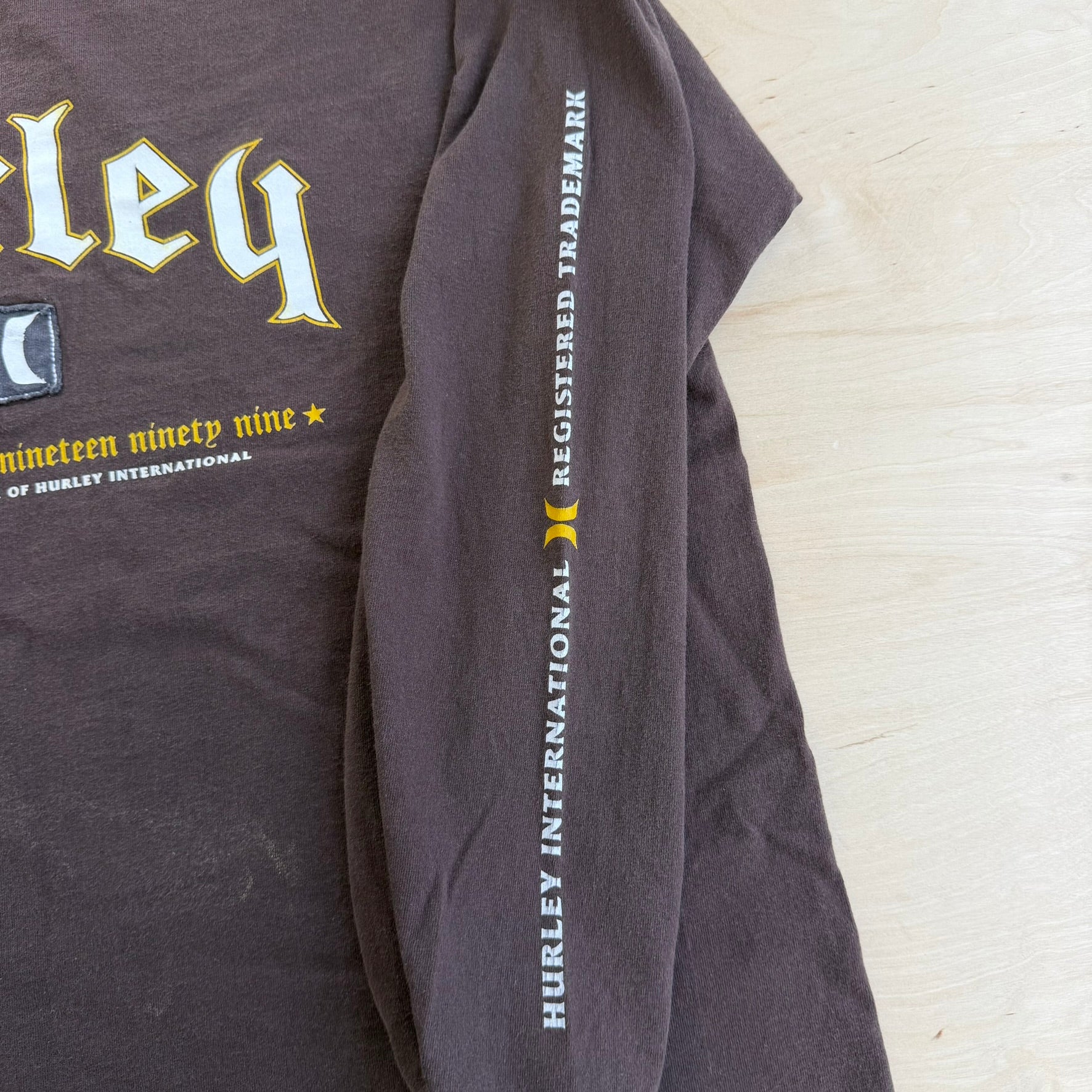 J- Vintage Hurley International Text Graphic Long Sleeve Tee - L