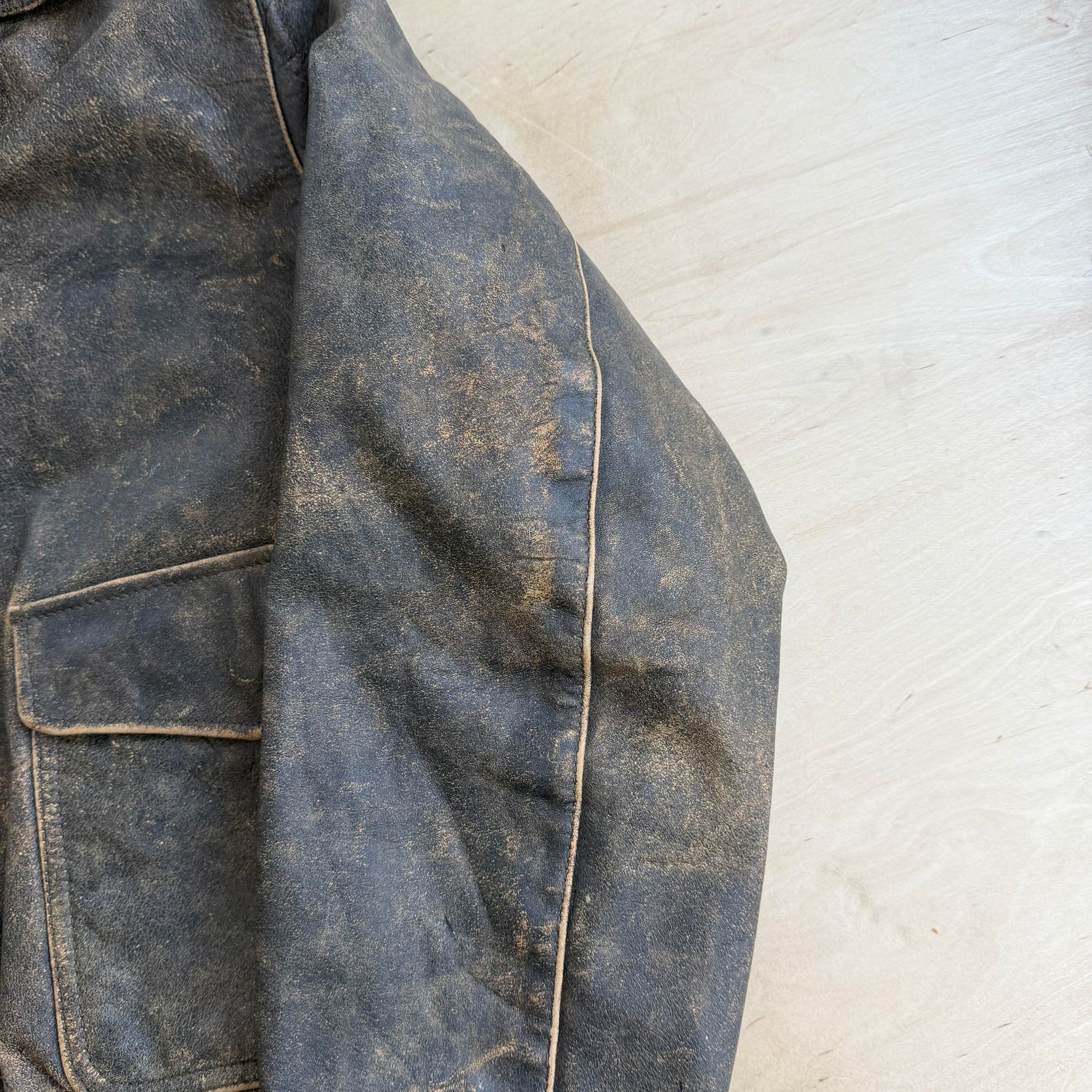 J- Vintage 80s Banana Republic A-2 Style Zip Up Leather Bomber Jacket - 40 (fits M)