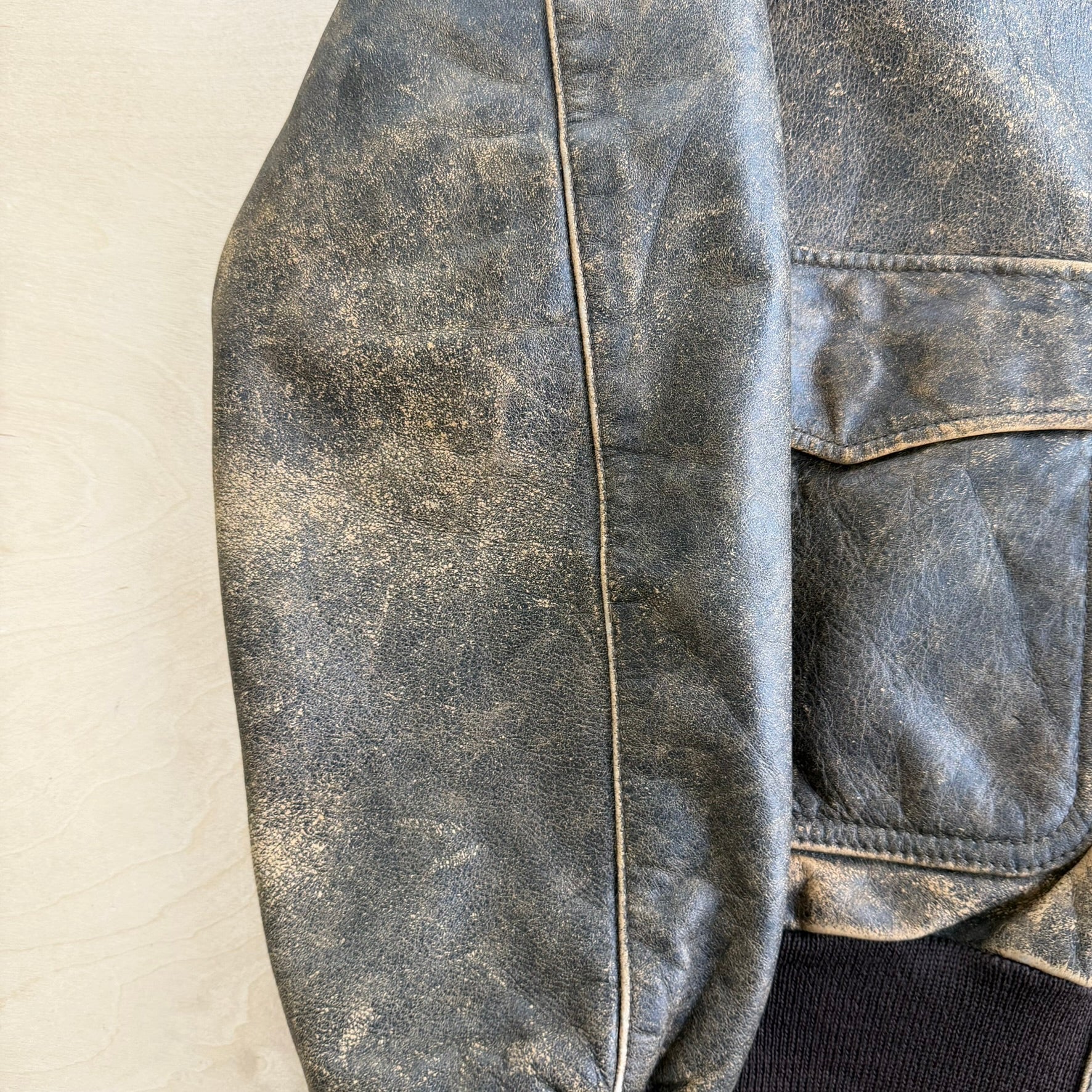 J- Vintage 80s Banana Republic A-2 Style Zip Up Leather Bomber Jacket - 40 (fits M)