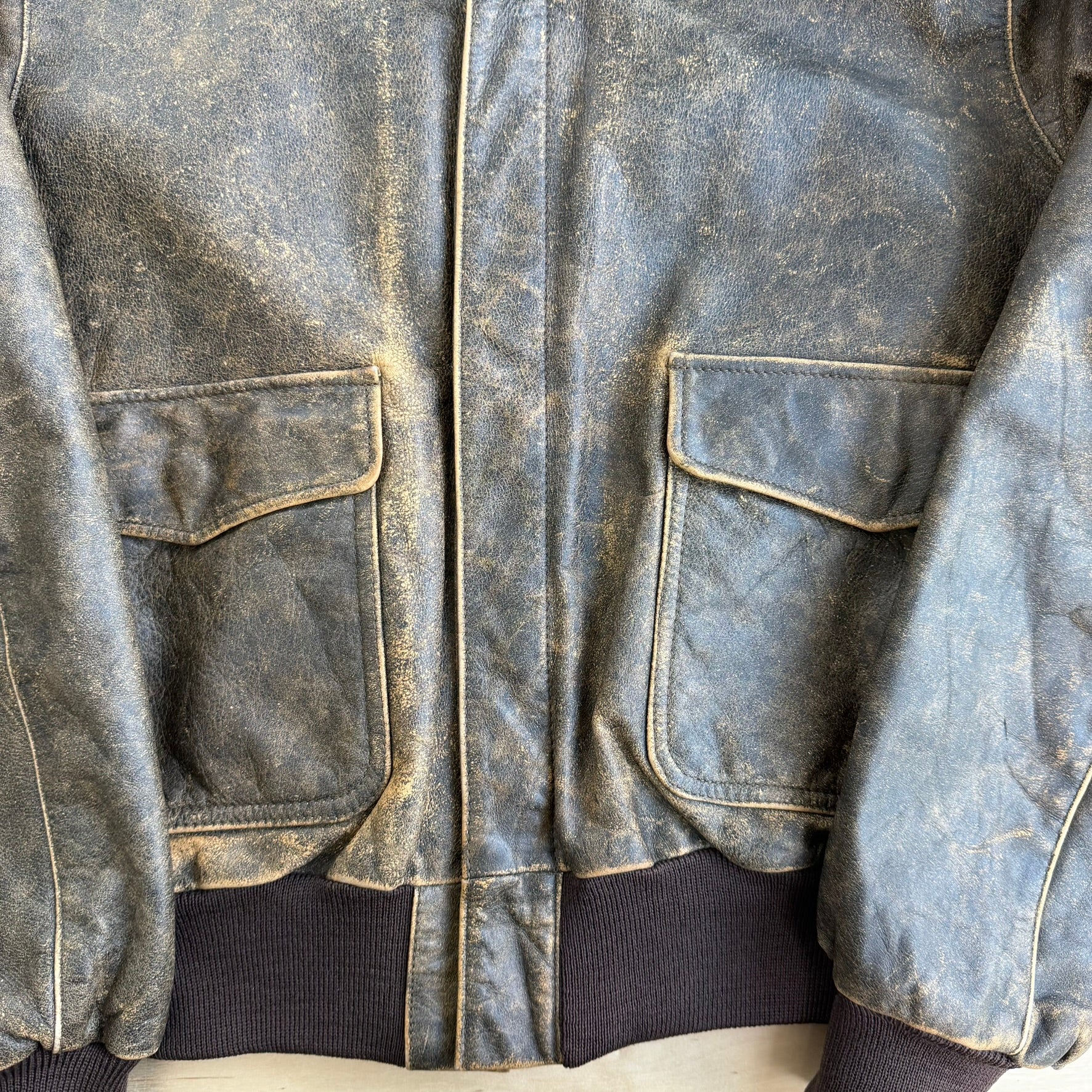 J- Vintage 80s Banana Republic A-2 Style Zip Up Leather Bomber Jacket - 40 (fits M)
