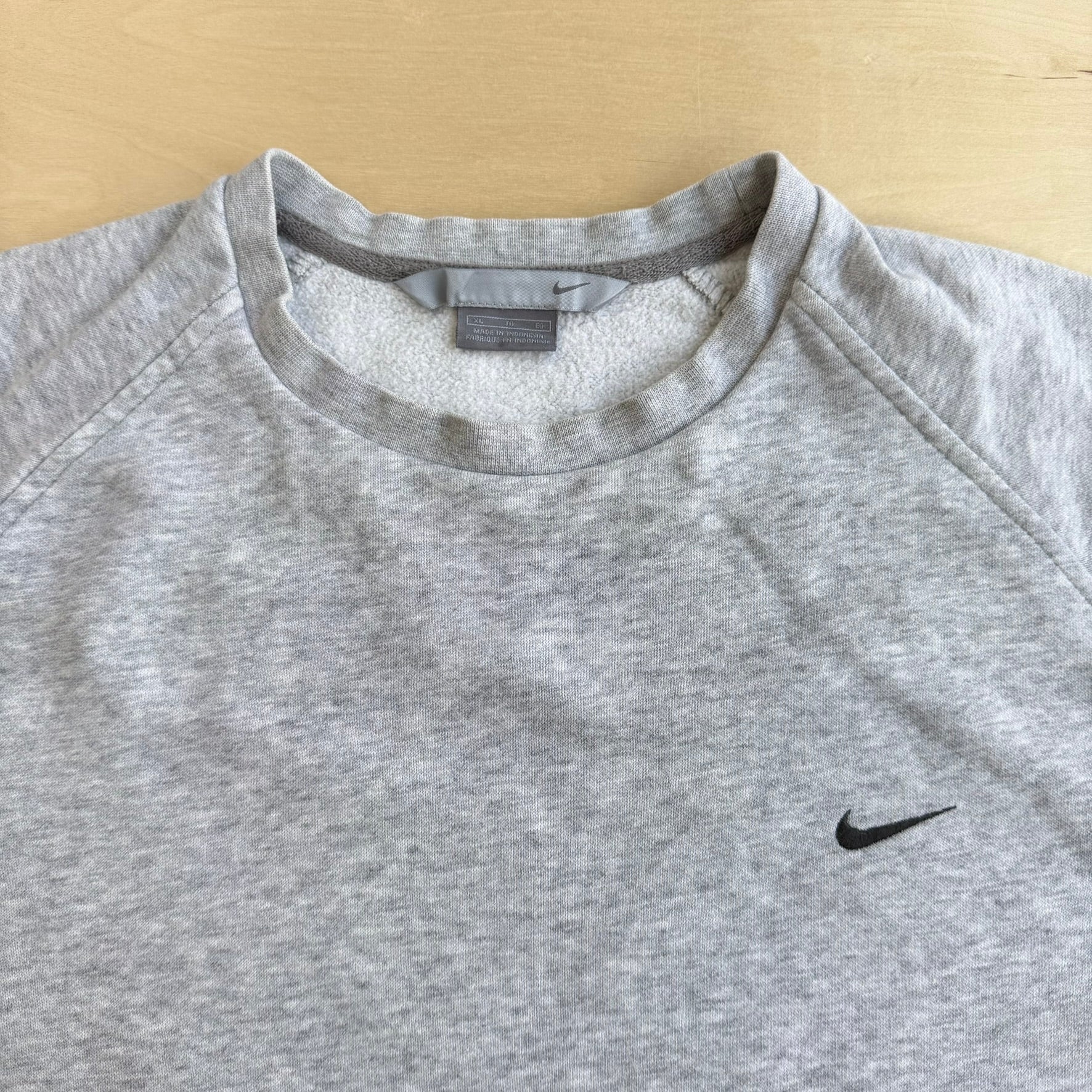 J- Vintage Y2K Nike Embroidered Swoosh Grey Crewneck - XL