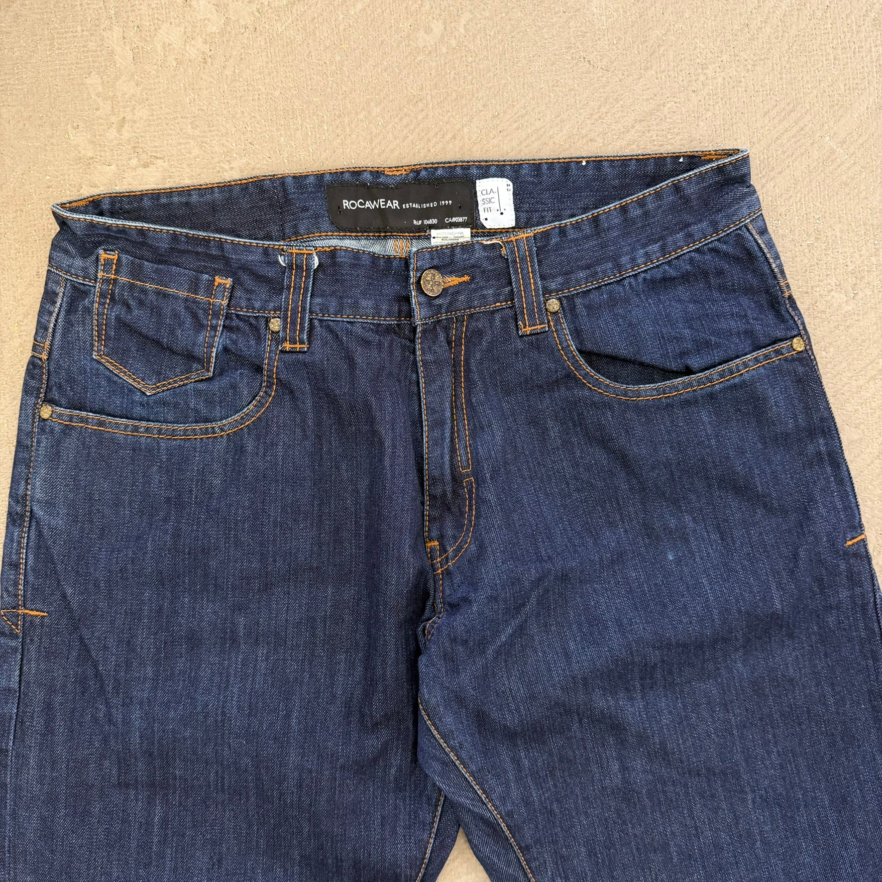 J- Vintage Y2K Rocawear Classic Fit Straight Leg Jeans - w34 (fits 34x32)
