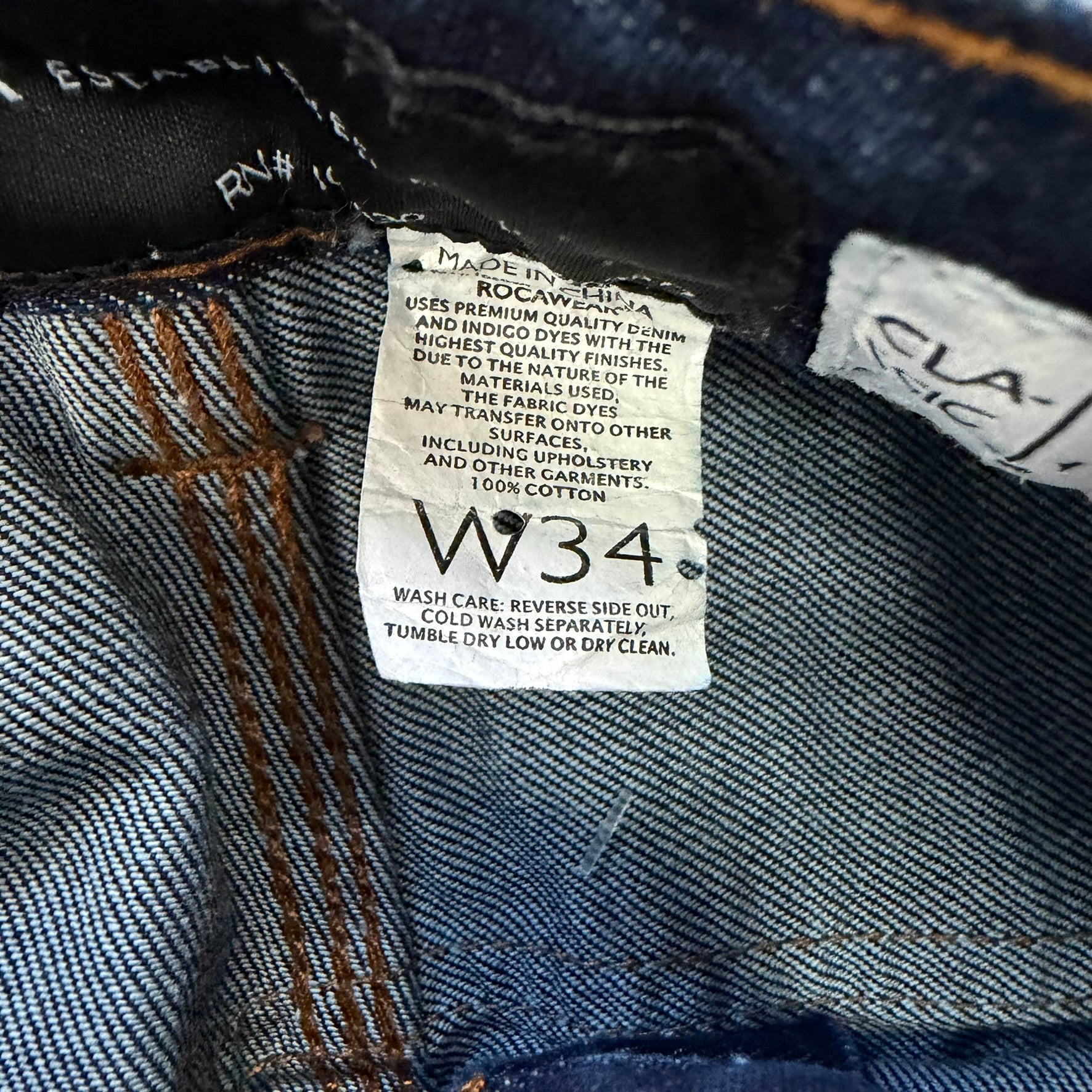 J- Vintage Y2K Rocawear Classic Fit Straight Leg Jeans - w34 (fits 34x32)