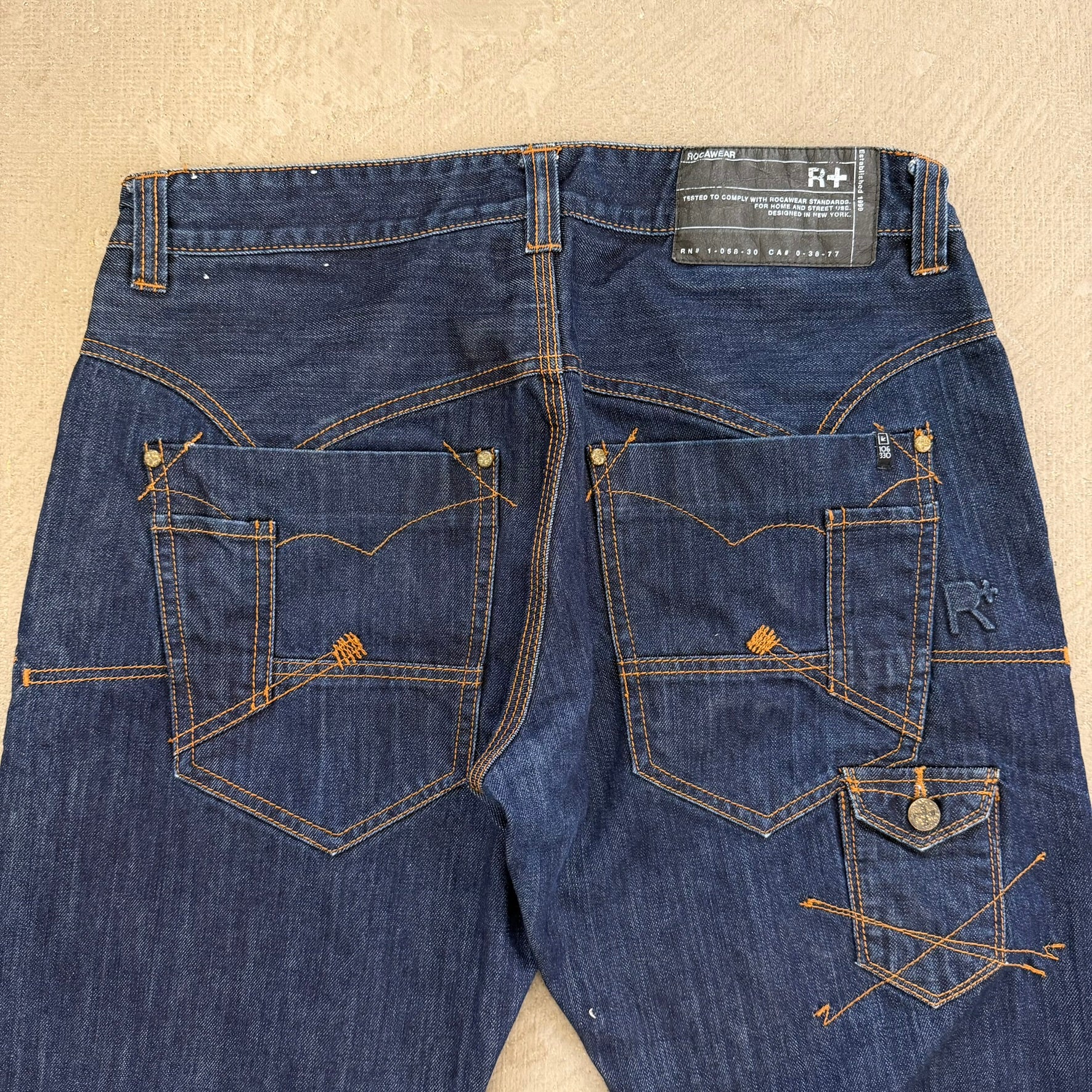 J- Vintage Y2K Rocawear Classic Fit Straight Leg Jeans - w34 (fits 34x32)