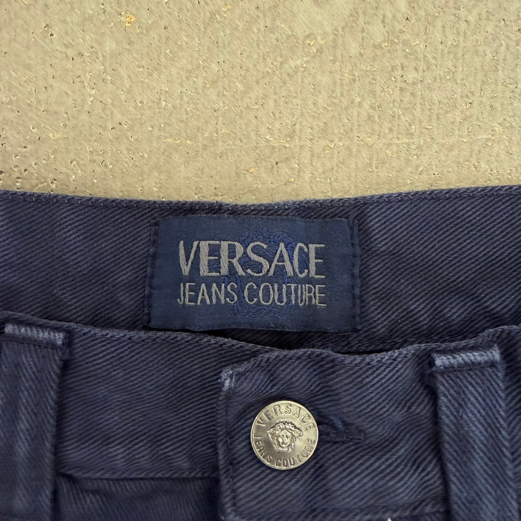 J- Vintage Versace Jeans Couture Made In Italy Indigo Jeans -  w32 (fits 32x30)