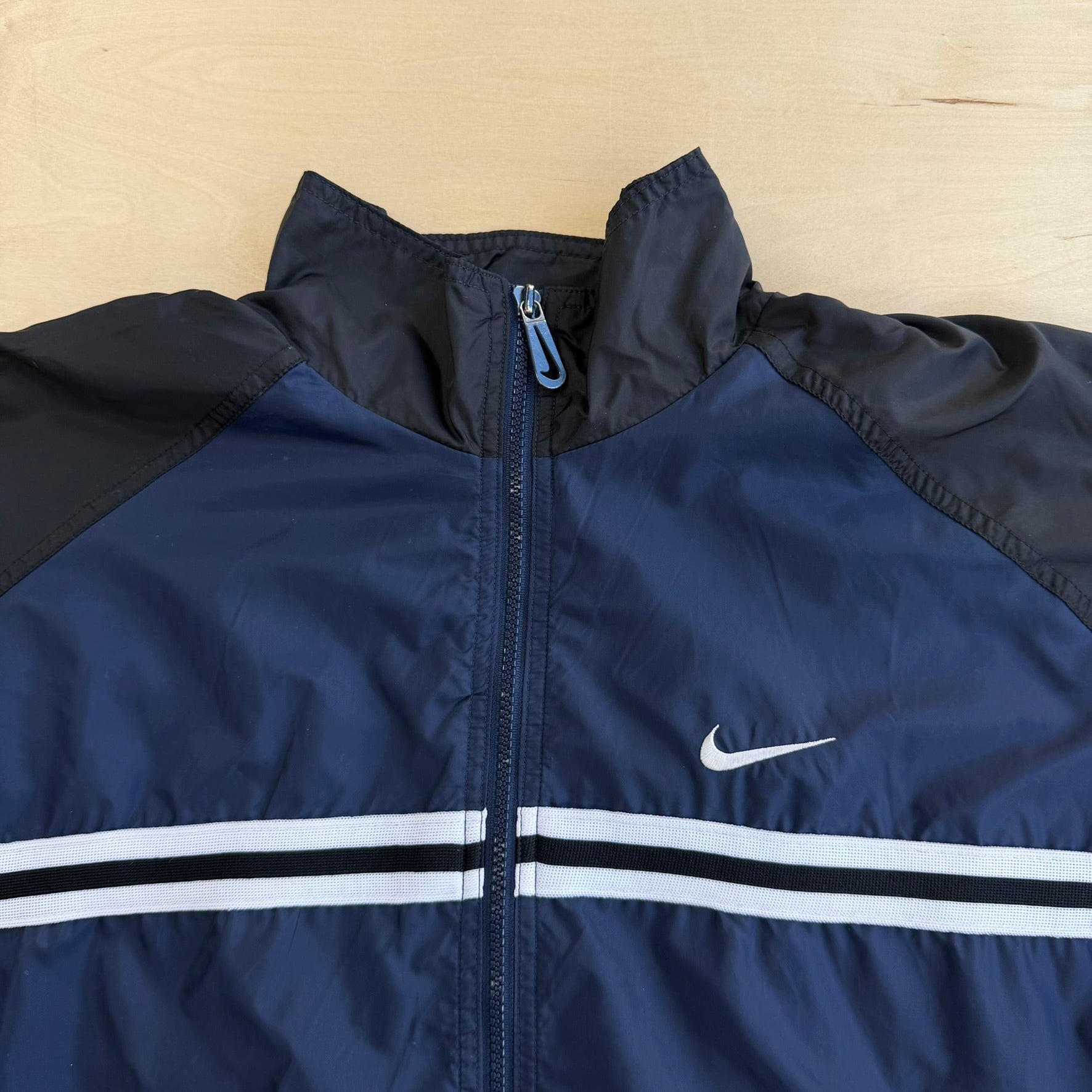 J- Vintage 90s Nike Embroidered Swoosh Zip Up Lightweight Jacket - L