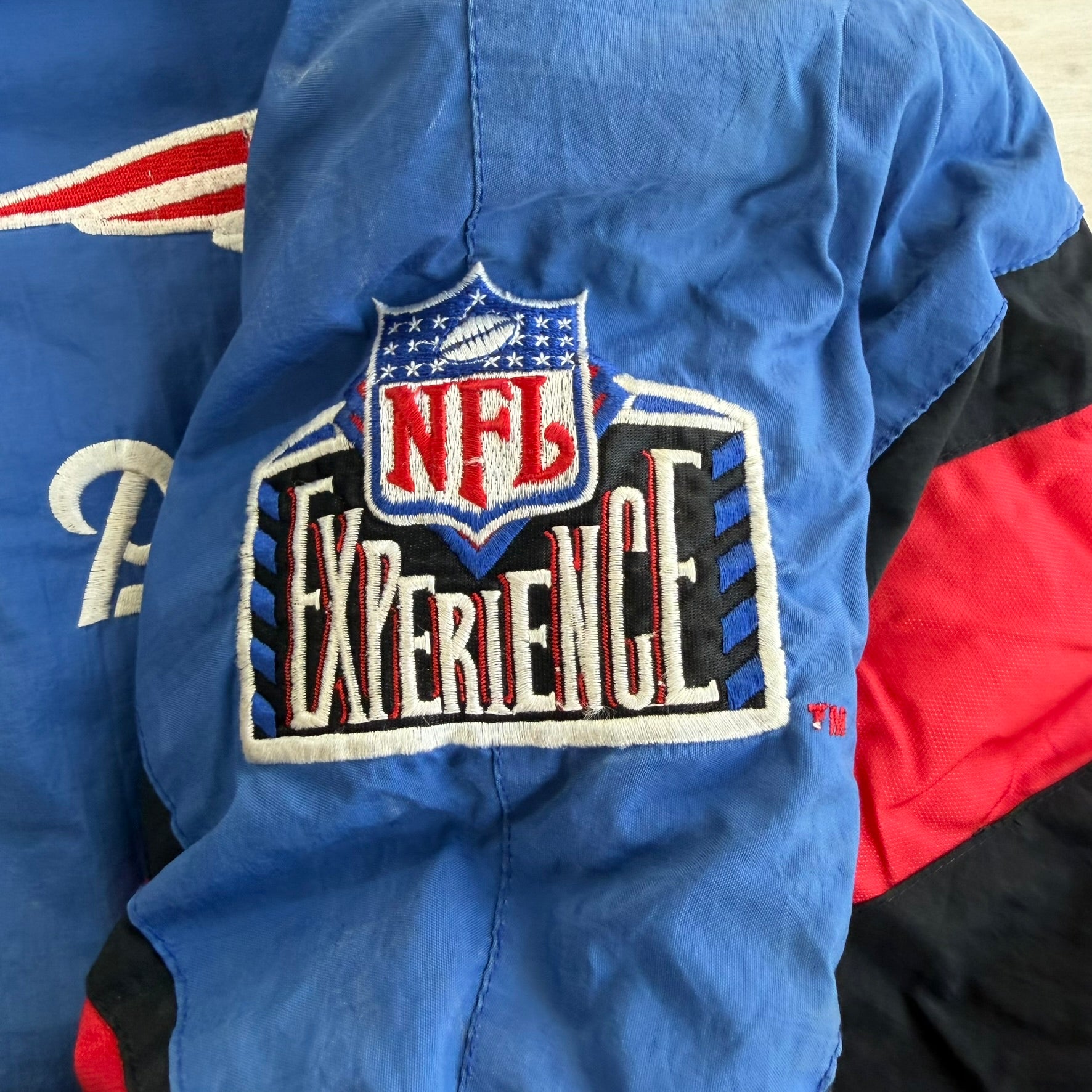 J- Vintage New England Patriots NFL Embroidered Logo Zip Up Winter Jacket - XL