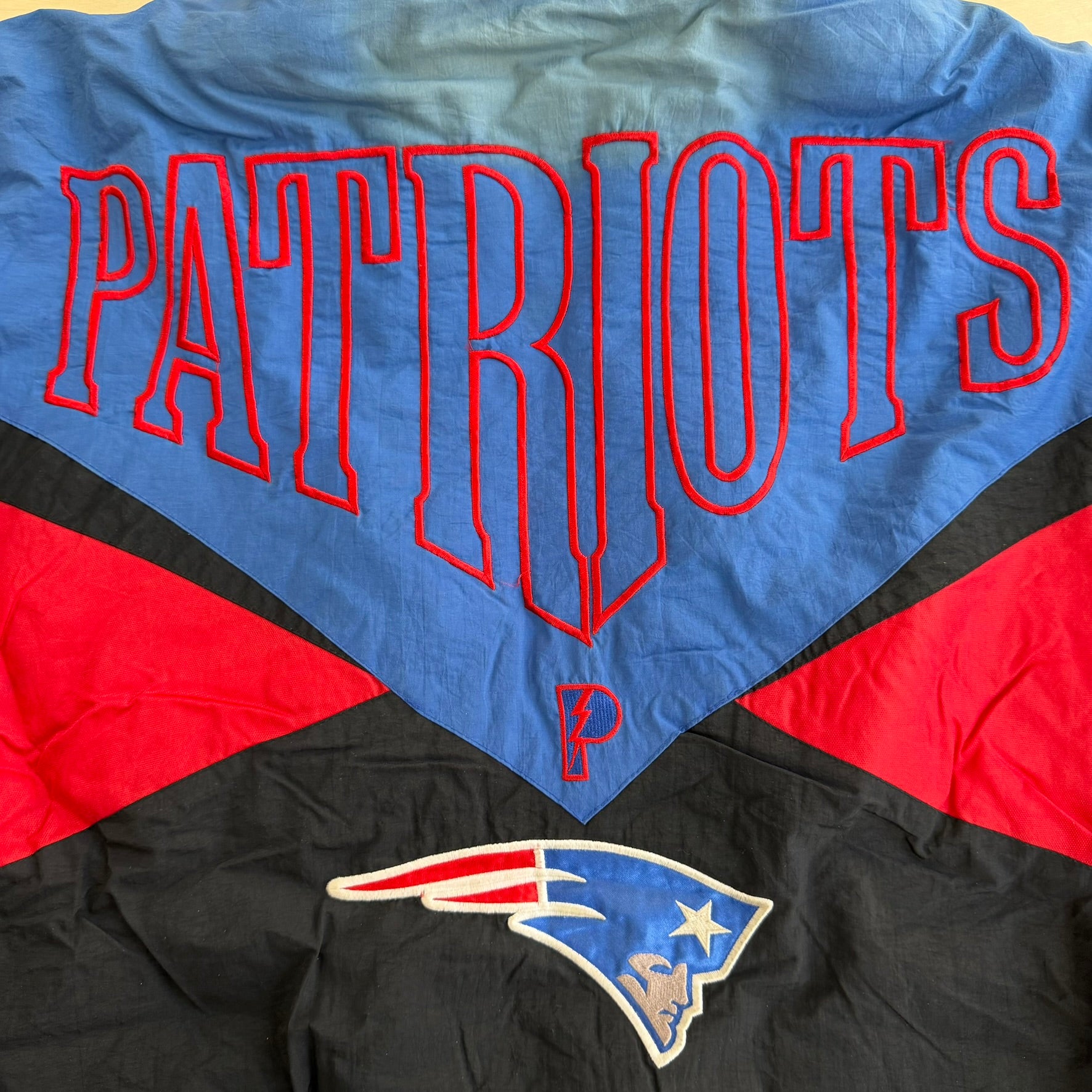 J- Vintage New England Patriots NFL Embroidered Logo Zip Up Winter Jacket - XL
