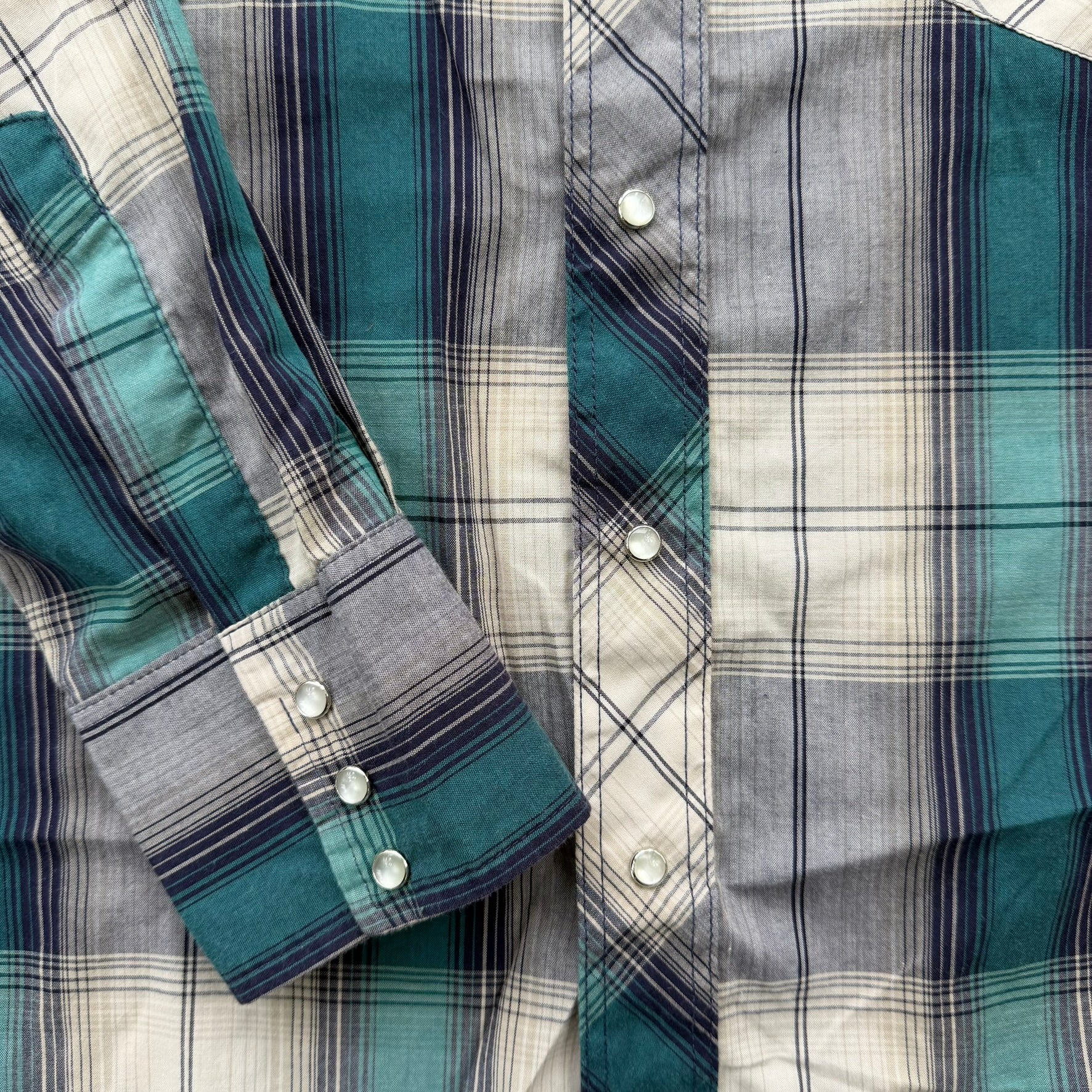 J- Vintage Wrangler Western Plaid Pearl Snap Button Down Shirt - L