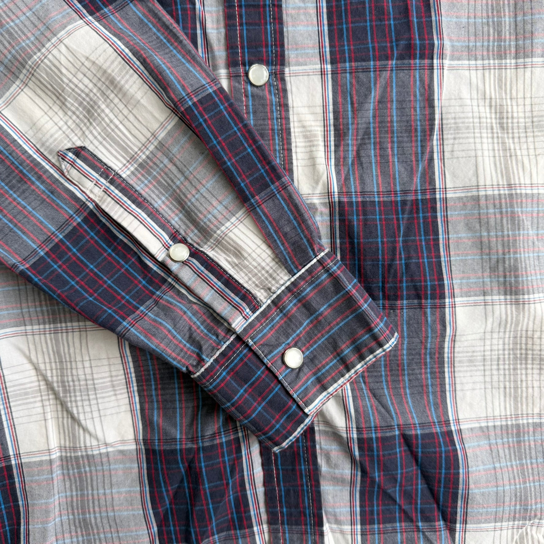 J- Vintage Levi's Western Plaid Pearl Snap Button Down Shirt - M