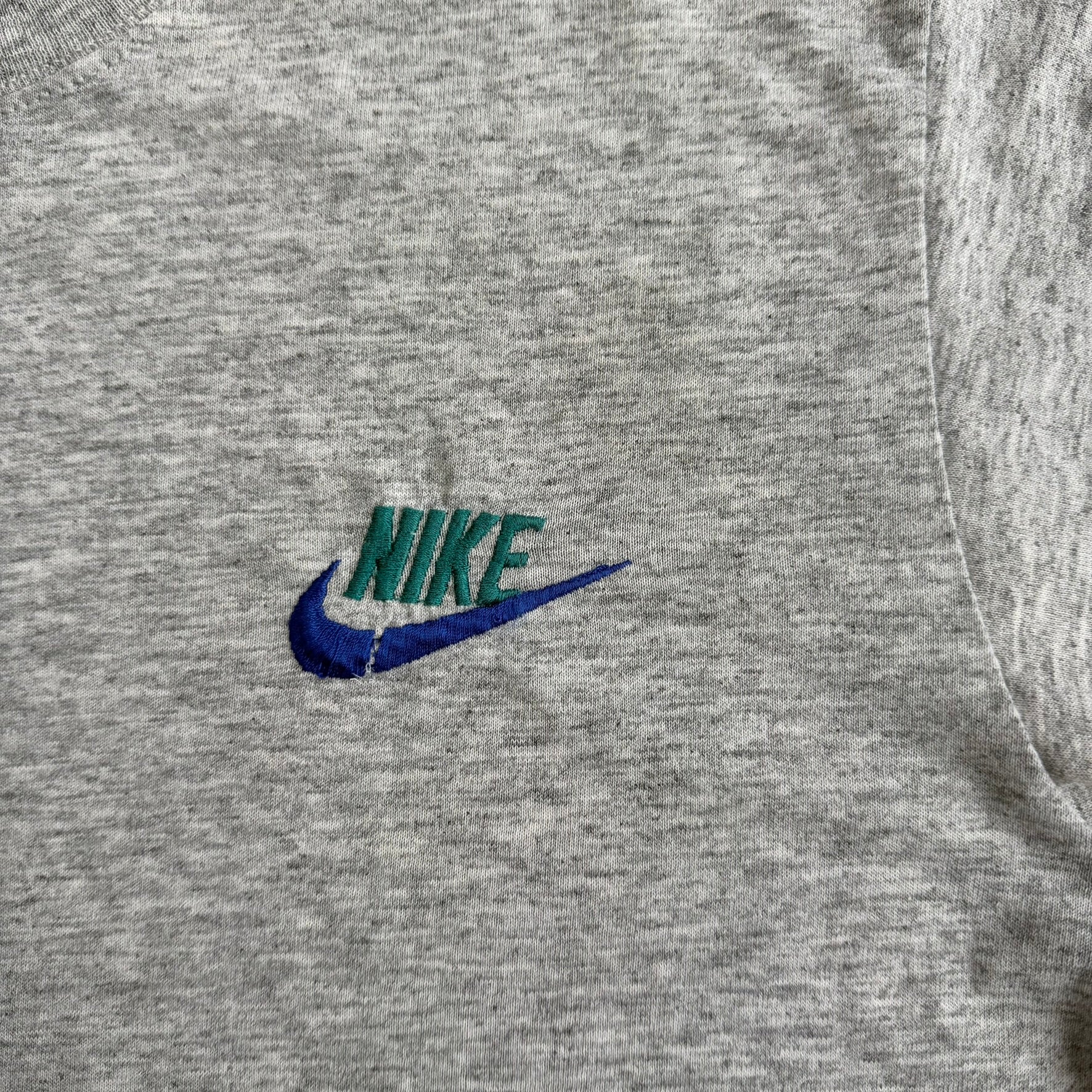 J- Vintage Nike Embroidered Text & Swoosh Single Stitch Tee - L