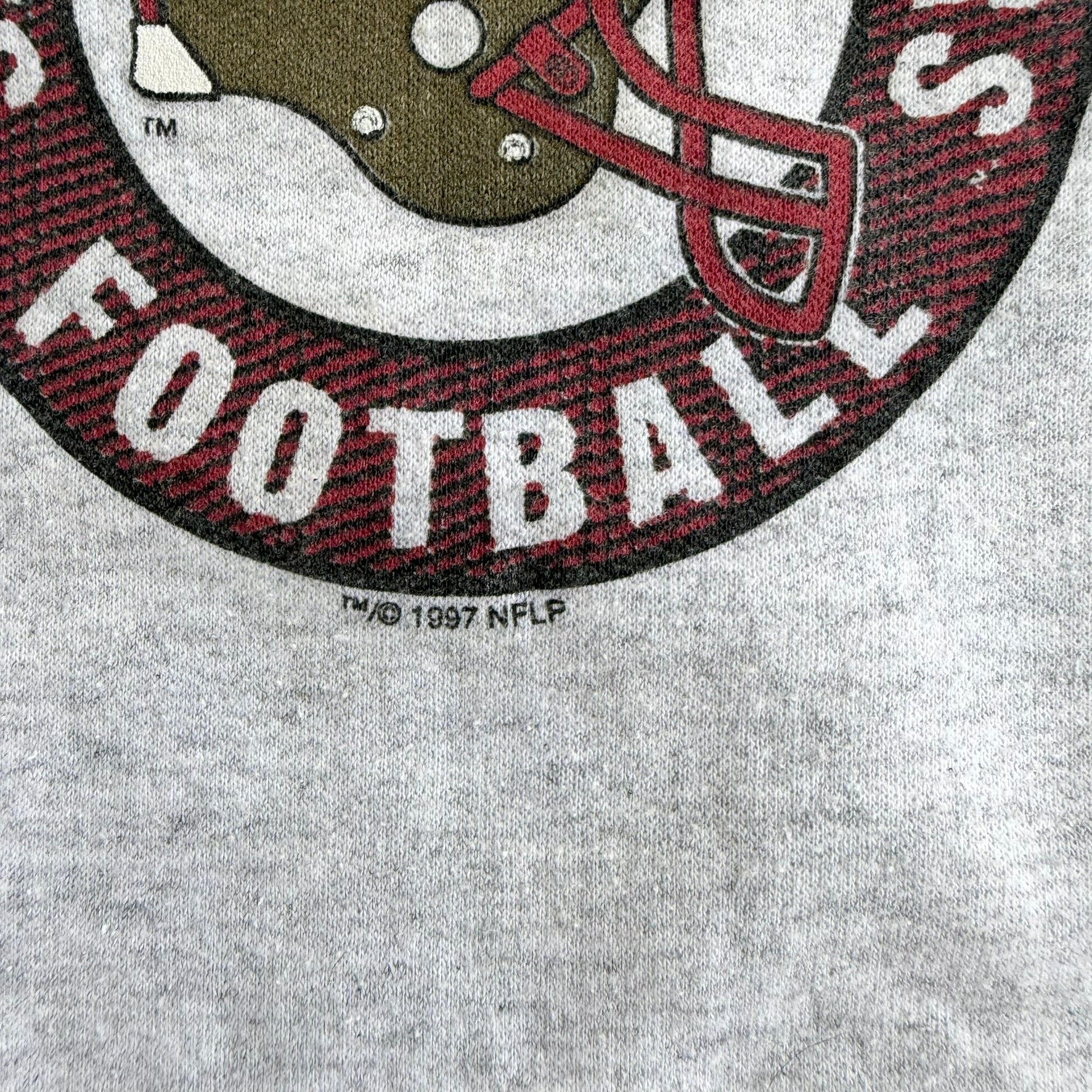J- Vintage '97 San Francisco 49ers NFL Logo & Text Graphic Crewneck - M