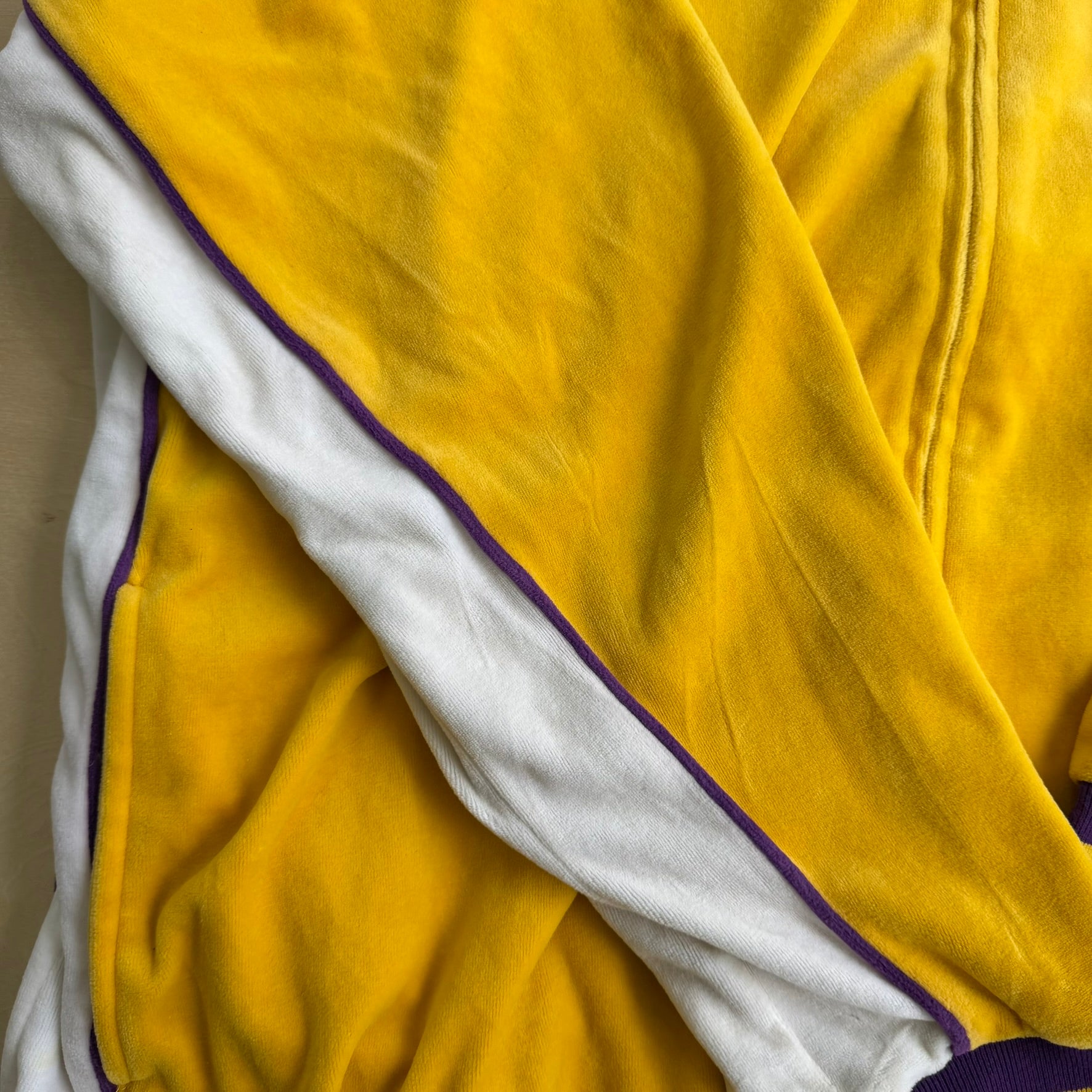 J- Vintage Los Angeles Lakers NBA Kobe Bryant 8 Velour Track Jacket - 2XL