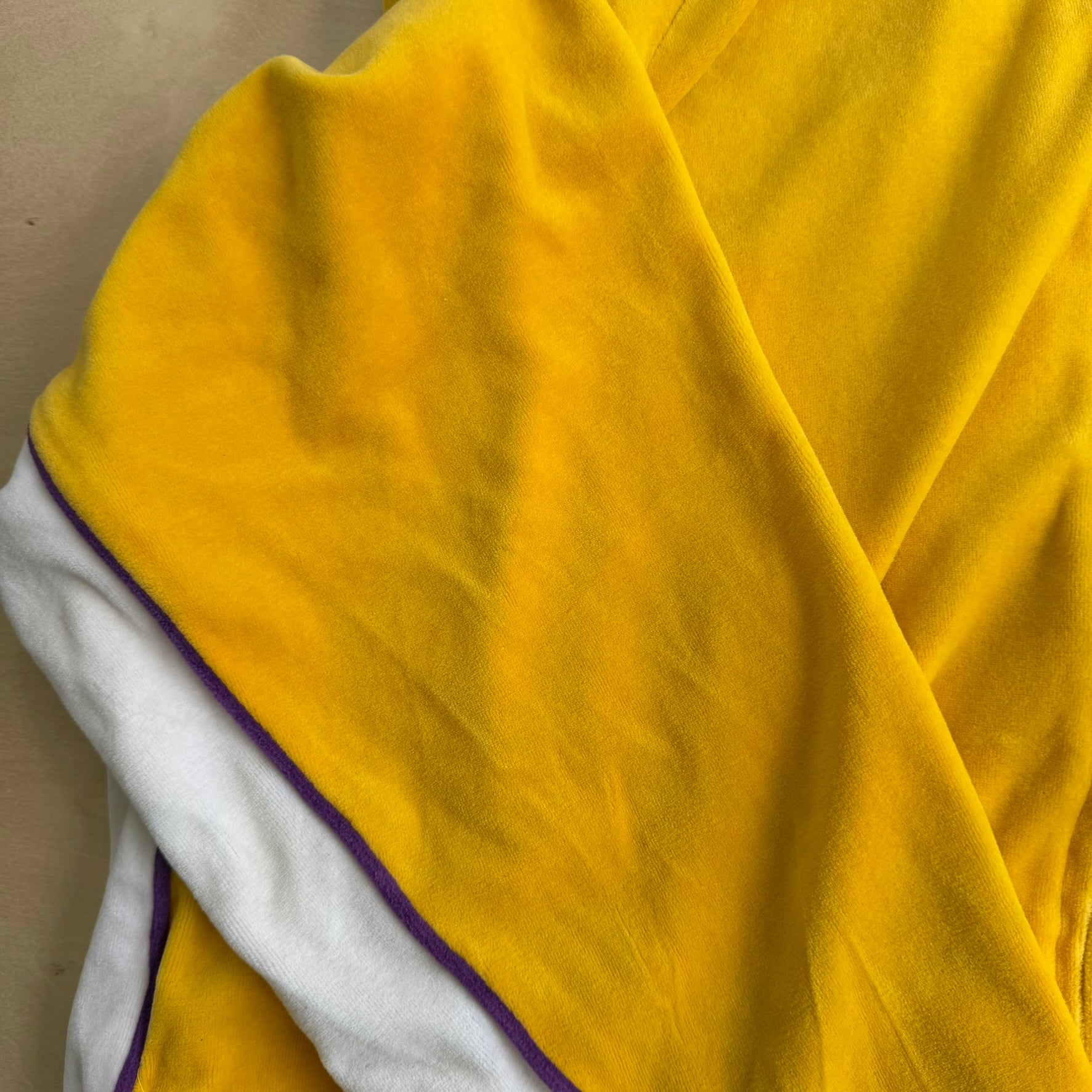 J- Vintage Los Angeles Lakers NBA Kobe Bryant 8 Velour Track Jacket - 2XL