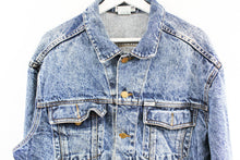 Load image into Gallery viewer, Vintage Guess Men Denim Jacket
