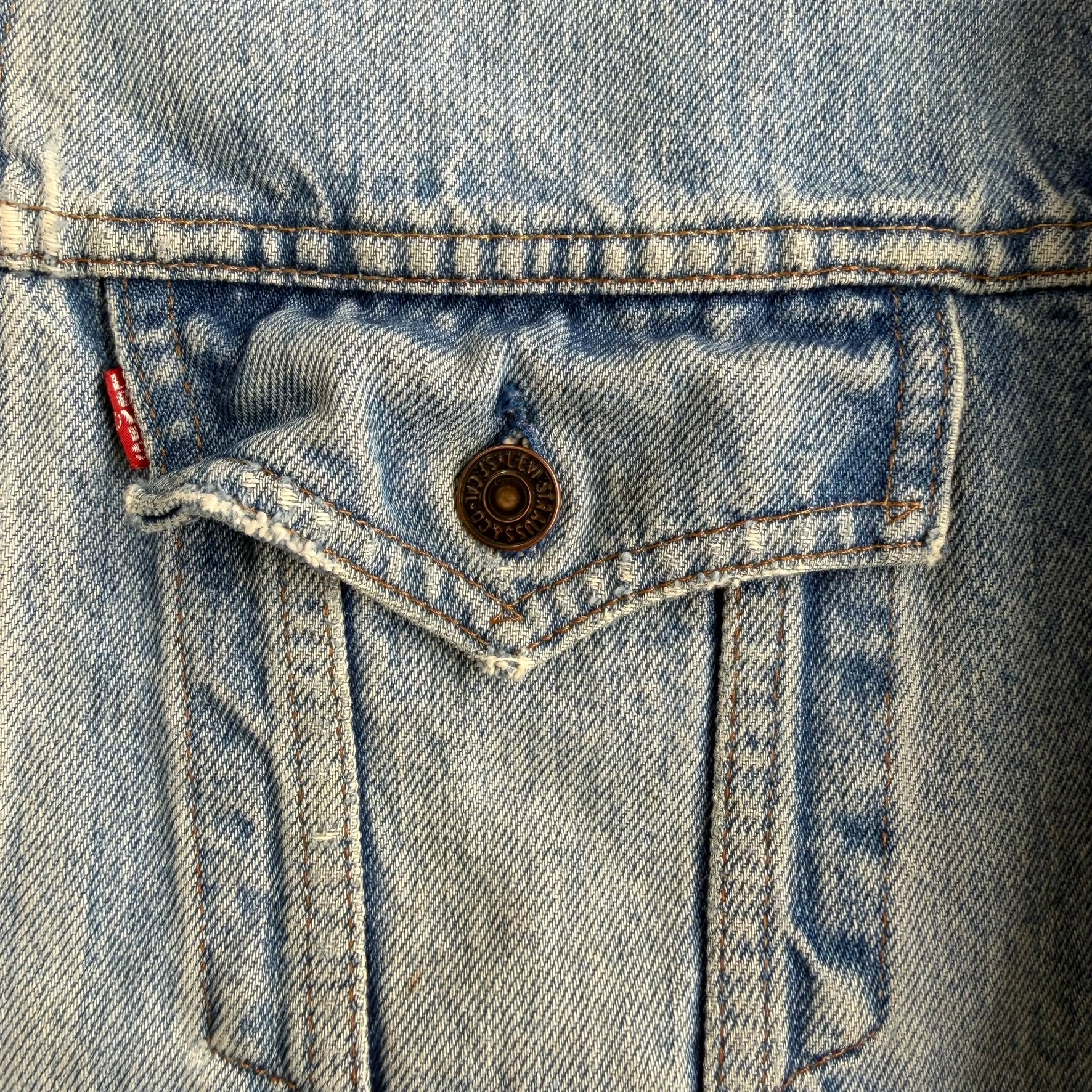 J- Vintage Levi's 75505 0212 Made In Canada Trucker Denim Jacket - 46 (fits L)