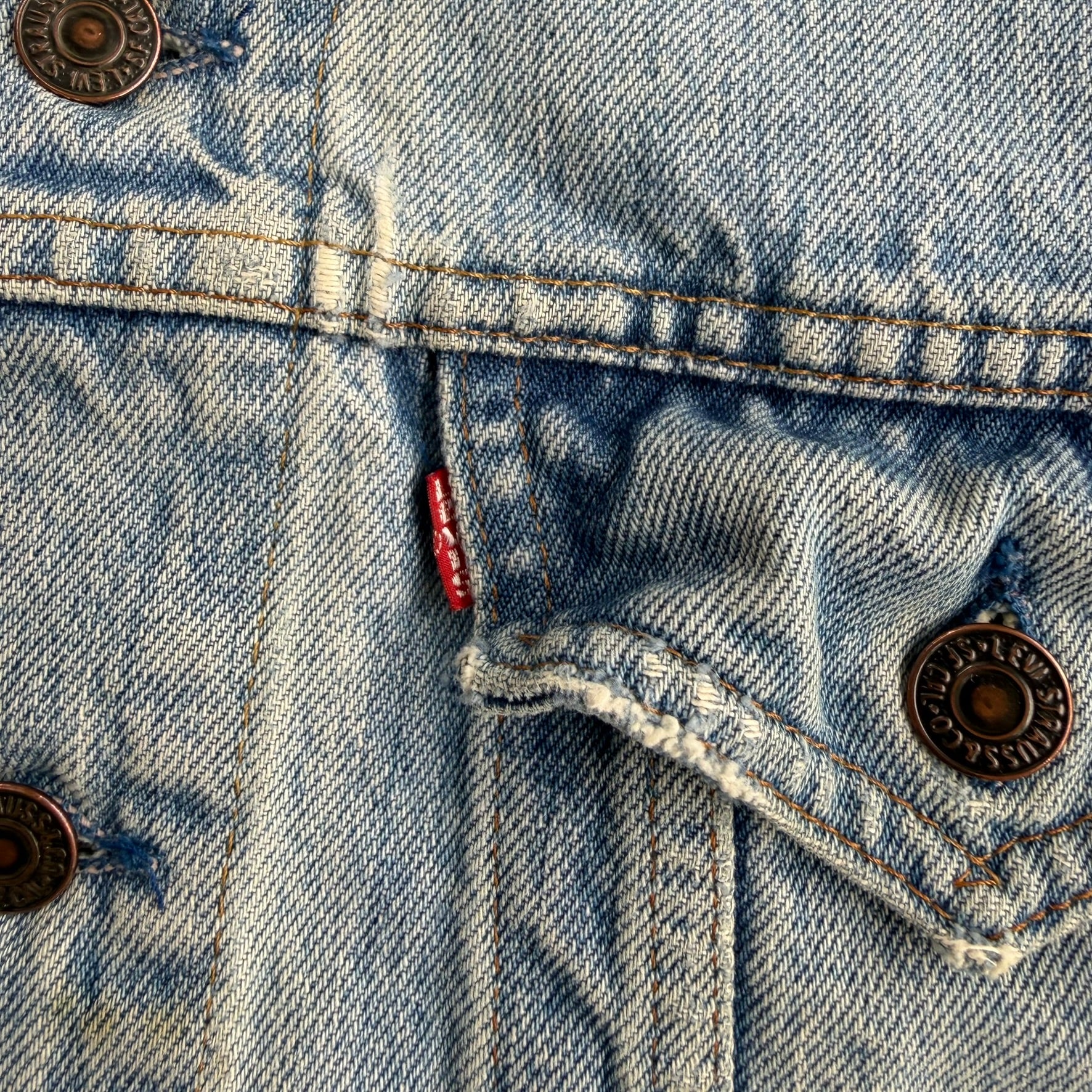 J- Vintage Levi's 75505 0212 Made In Canada Trucker Denim Jacket - 46 (fits L)