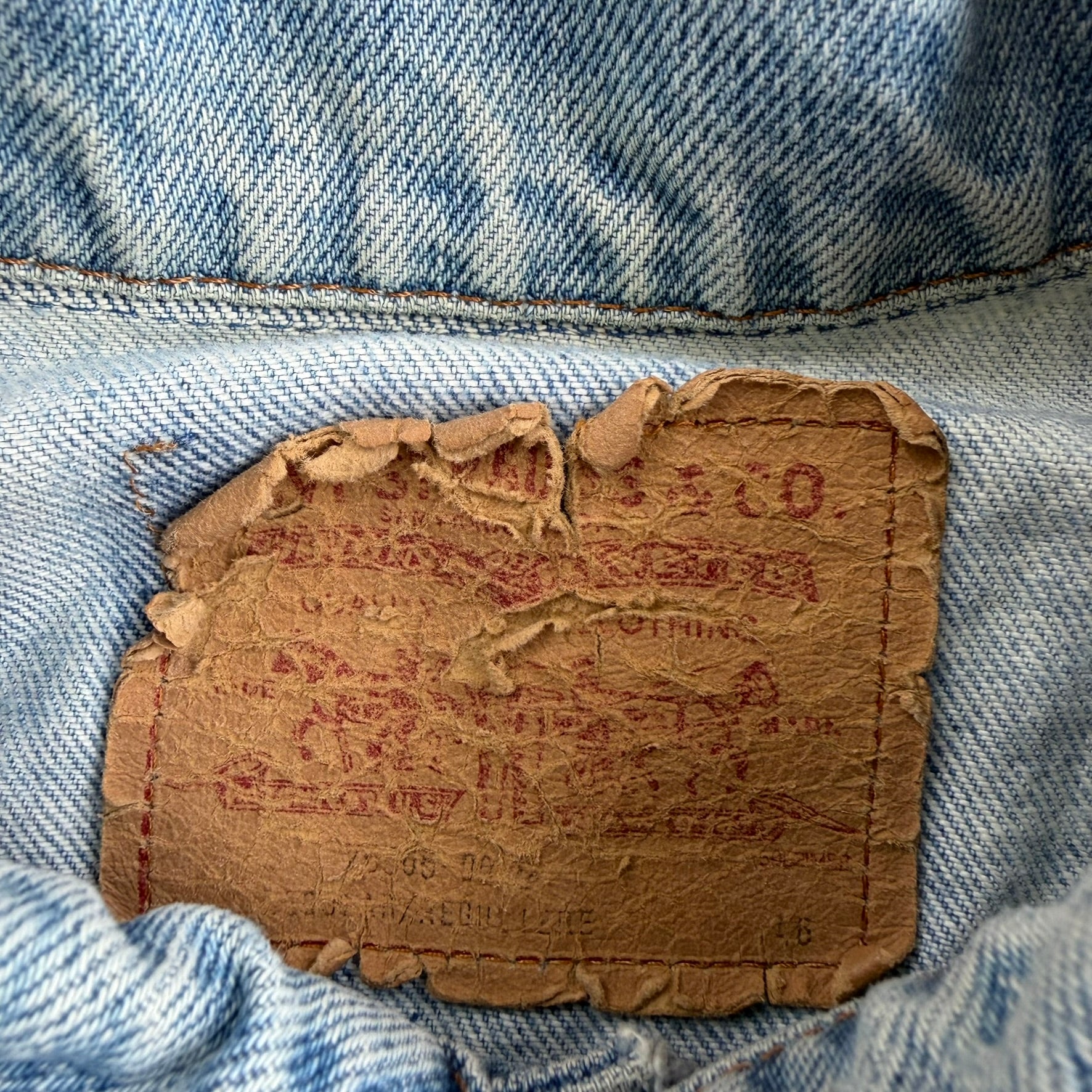 J- Vintage Levi's 75505 0212 Made In Canada Trucker Denim Jacket - 46 (fits L)