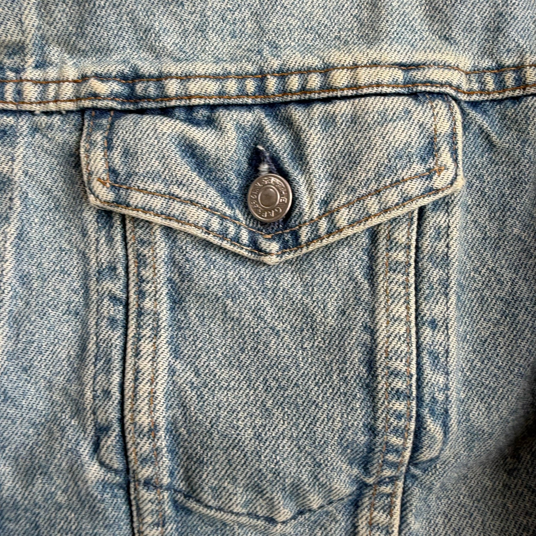 J- Vintage Gap Denim Trucker Denim Jacket - L