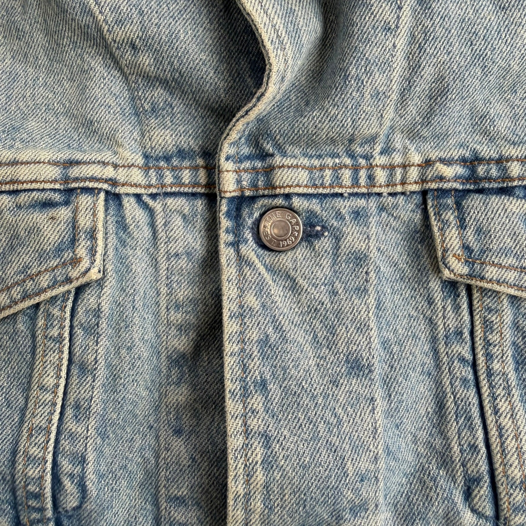 J- Vintage Gap Denim Trucker Denim Jacket - L