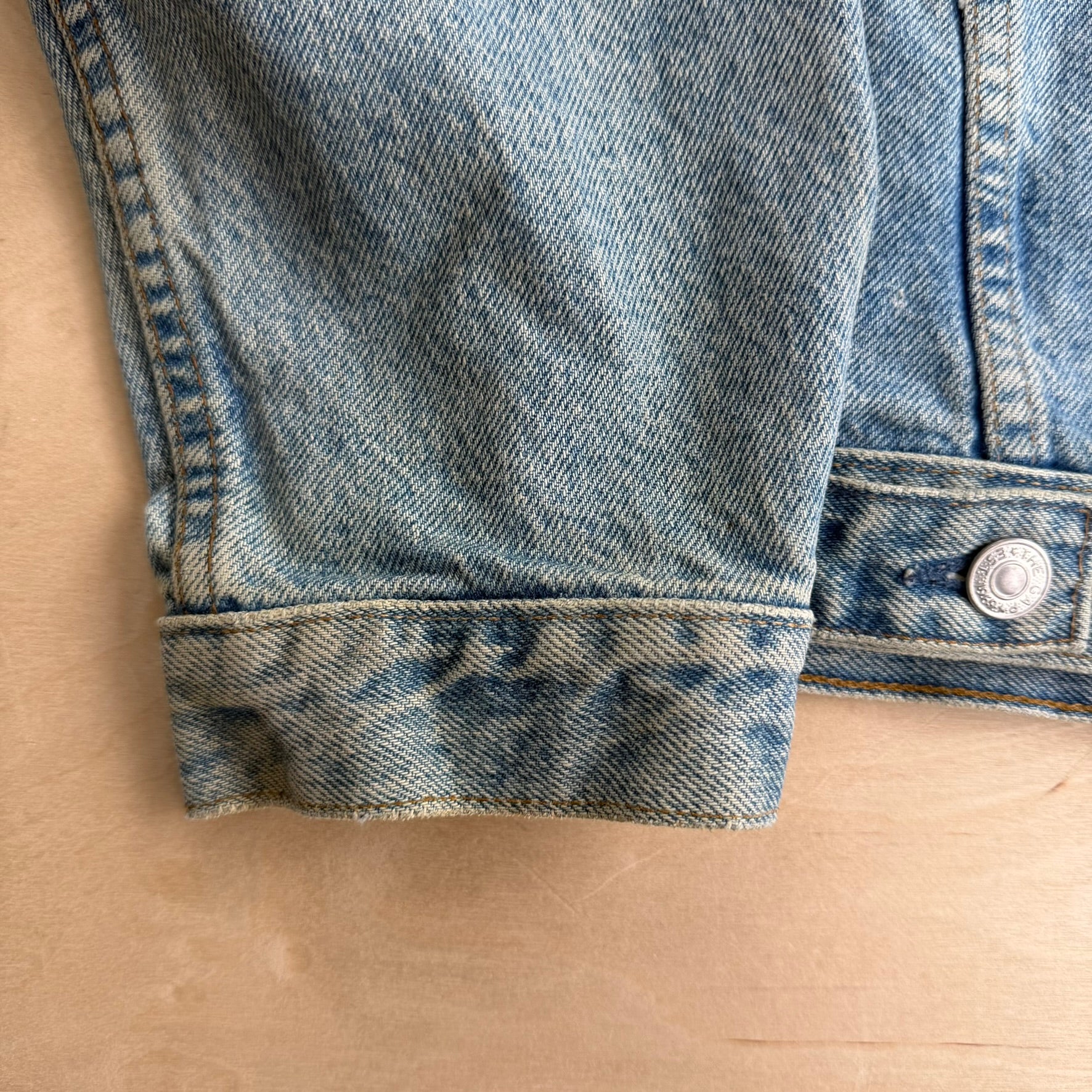 J- Vintage Gap Denim Trucker Denim Jacket - L