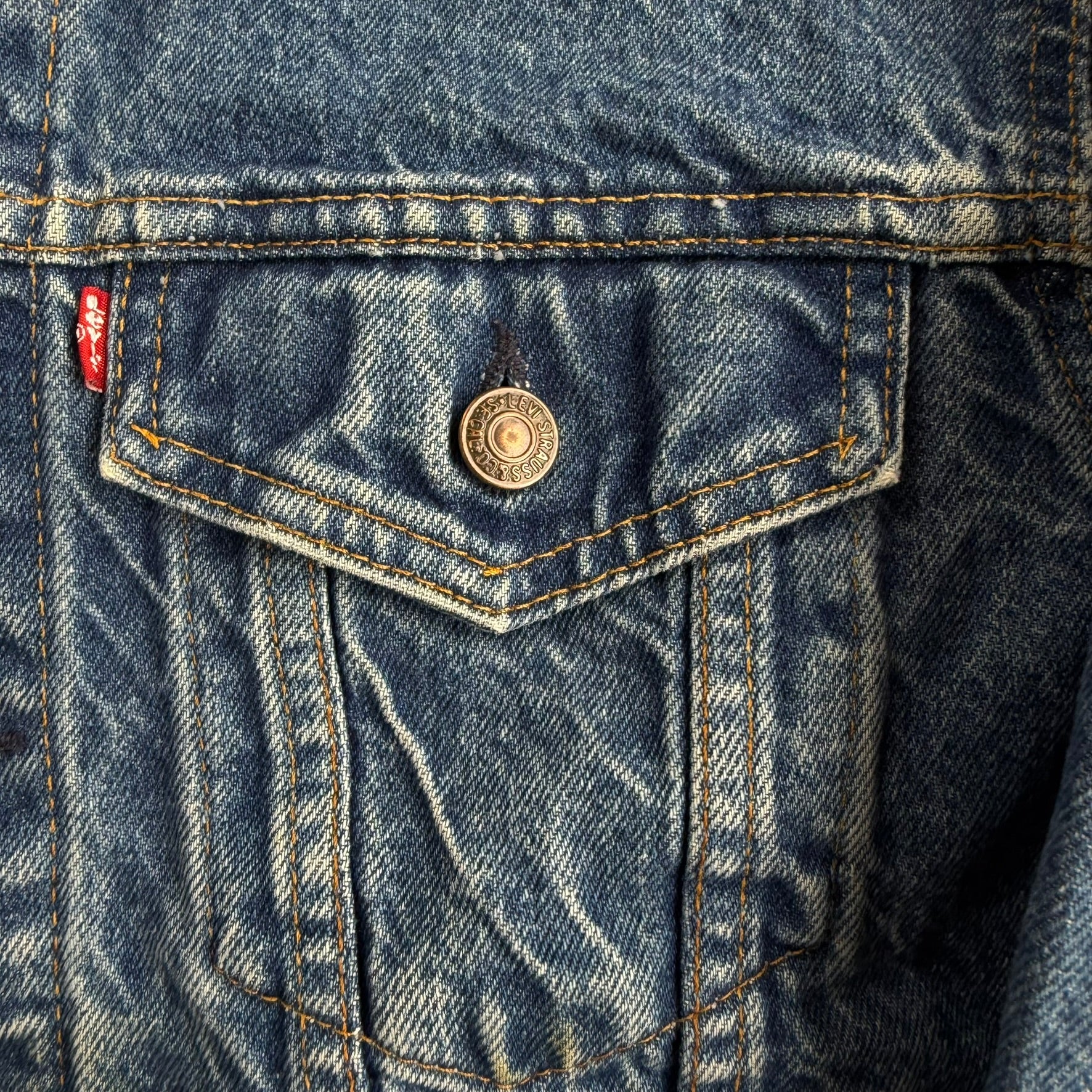 J- Vintage Levi's 70506 0216 Made In USA Trucker Denim Jacket - 46 (fits L)