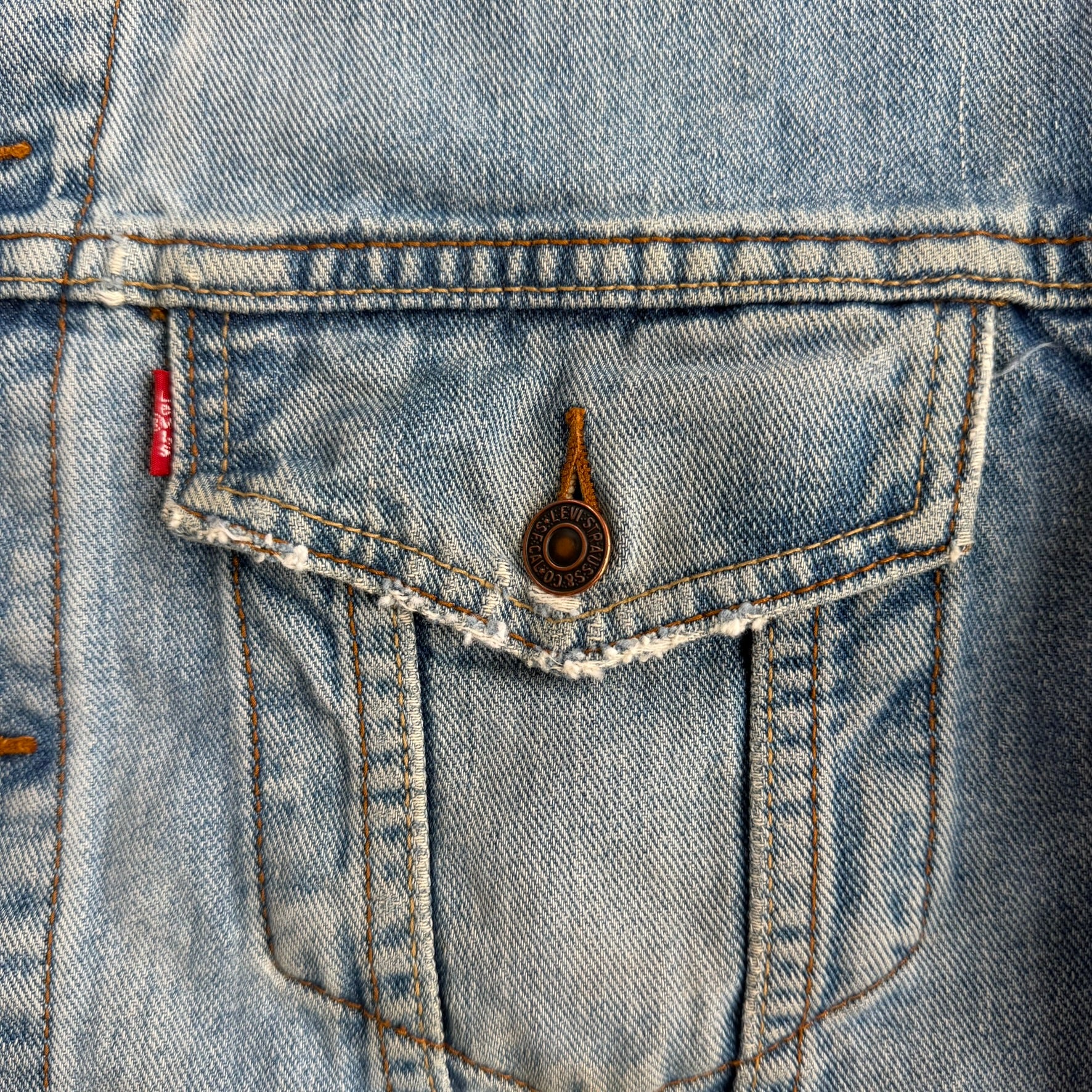 J- Vintage Levi's Standard Trucker Denim Jacket - L